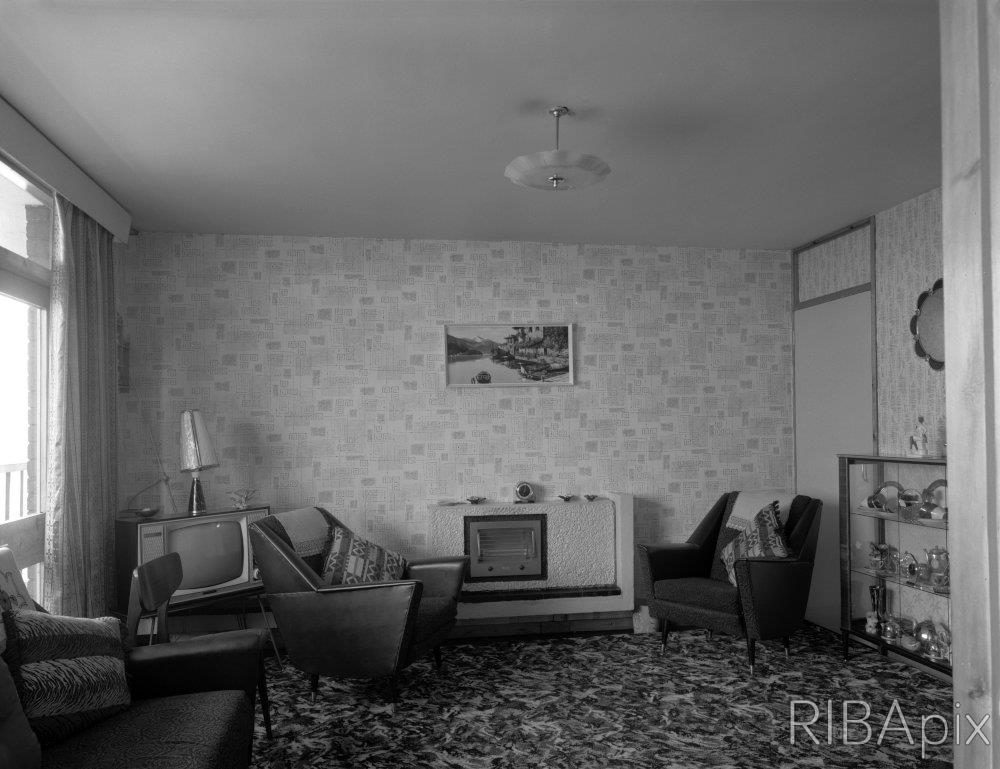Гостиная в 3-комнатной квартире в Глазго, Шотландия (Hutchesontown B, Gorbals), вскоре после заселения. Архитектор: Robert Matthew Johnson-Marshall & Partners. Датировка изображения: 1963