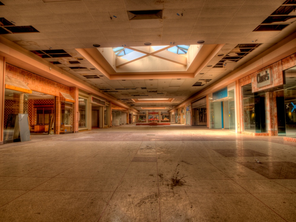 Заброшенный мегамолл Rolling Acres Mall