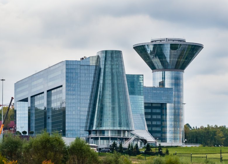 Дом Правительства Московской области (Московская область, г. Красногорск, бульвар Строителей, д. 1). Сдача проекта: 2007. Фасадное остекление