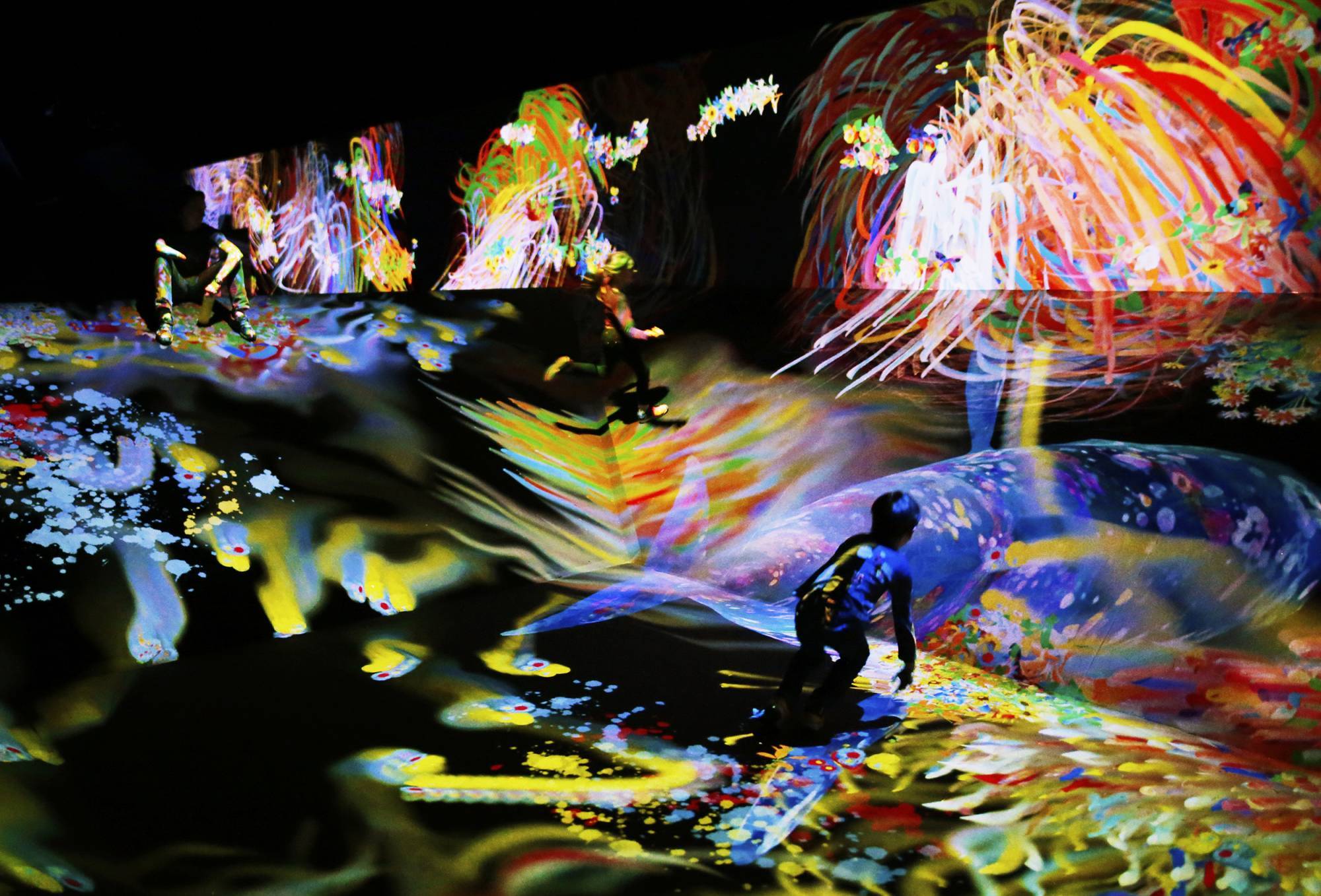 teamLab : Au-delà des limites. May 15 - Sep 09, 2018 Grande Halle de La Villette Paris, France