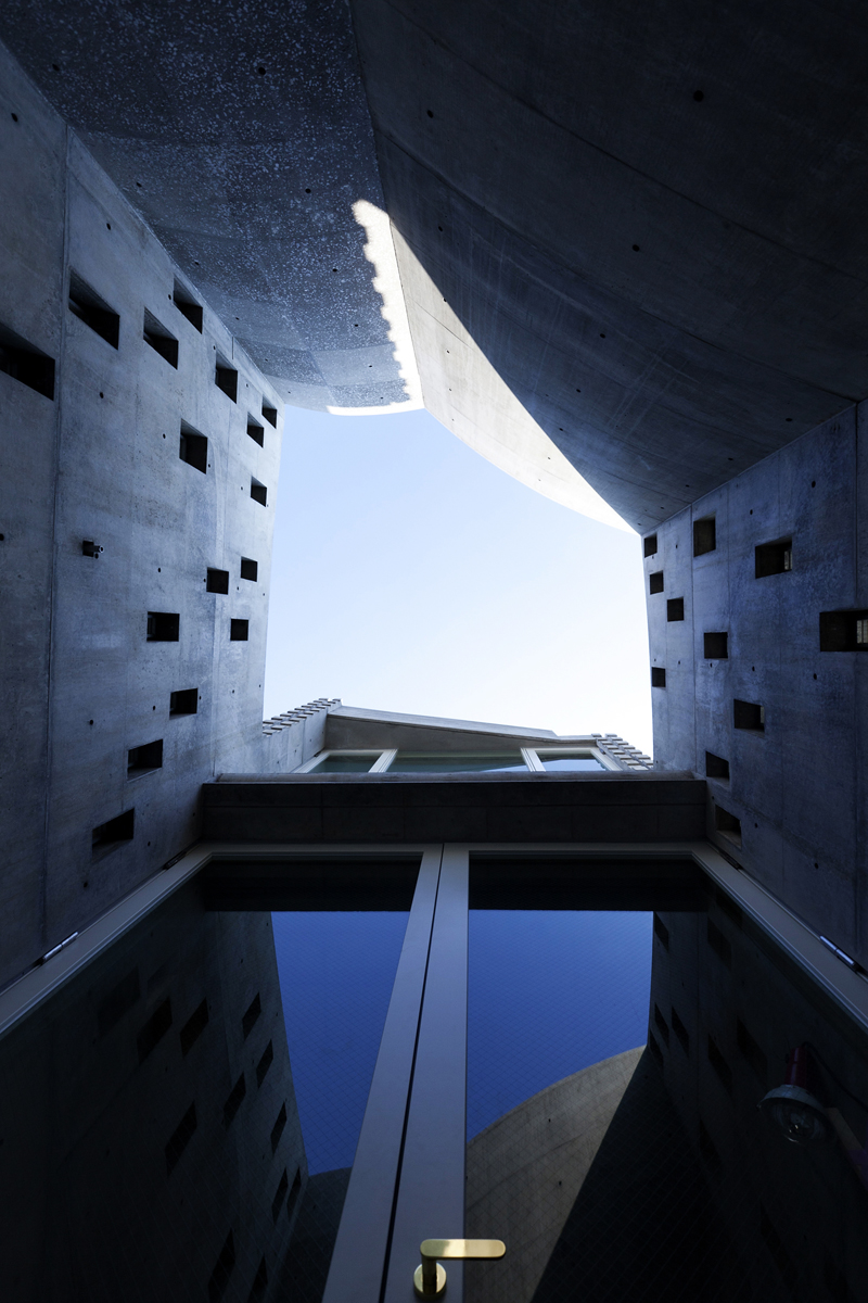 Photography is by Shigeru Oono, Yuji Nishijima and Sabaoarch.