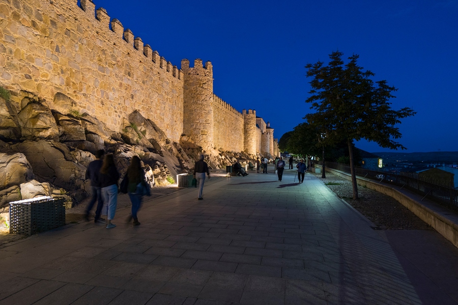 Победитель конкурса 2015 года. Проект уличного освещения города Авила (Испания) компании AUREOLIGHTING Освещение крепостных стен города