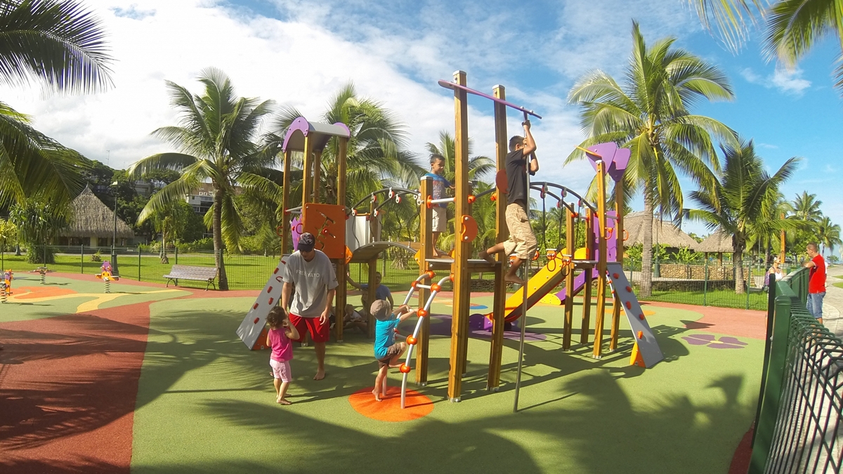 Детская площадка в городе Папеэте, Таити