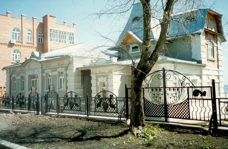 Дом врача П.С. Петрова. Архитектор А. А. Шодэ, 1911 год. Фото: Oblam (1999 год)