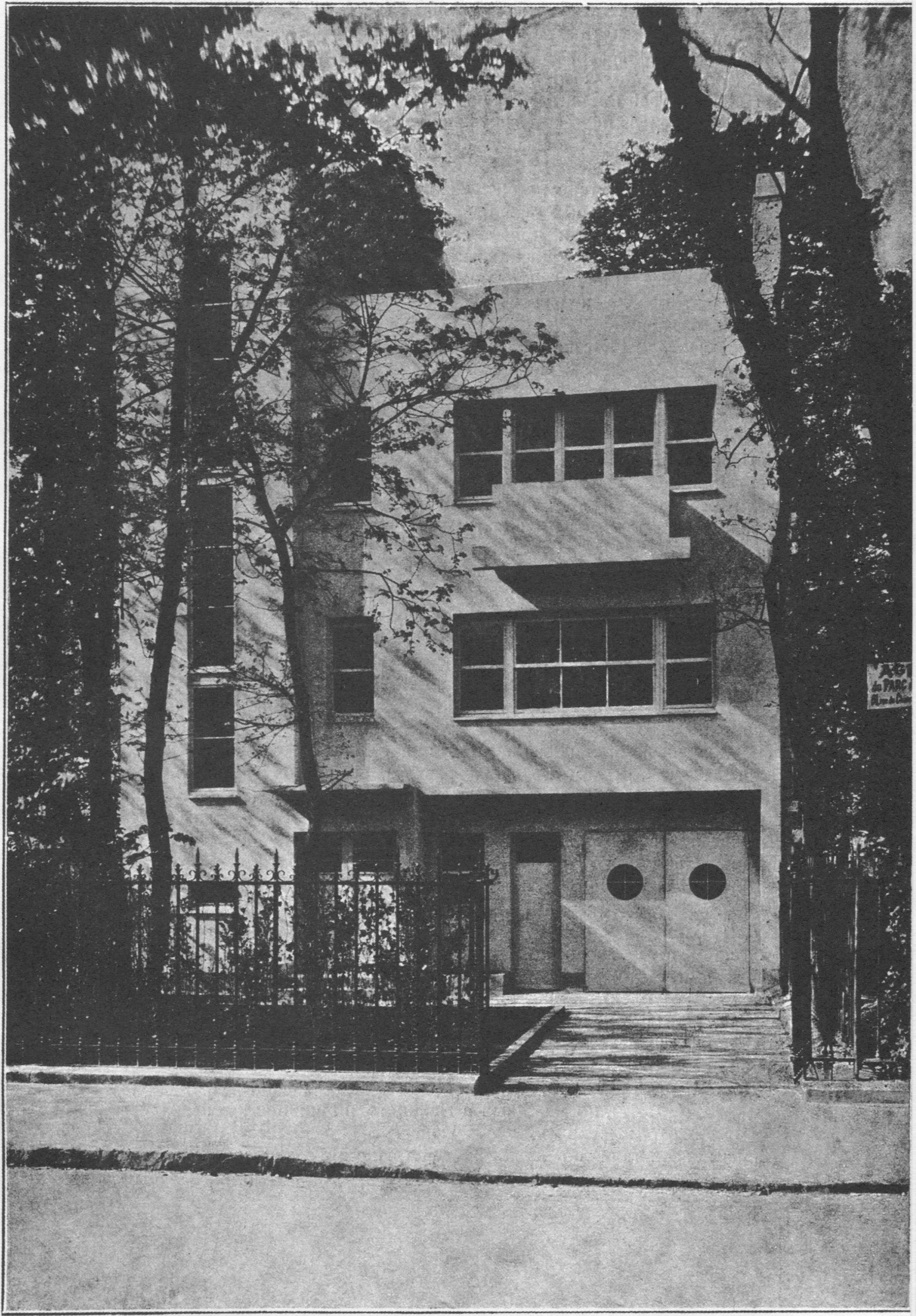 РОБЕРТ МАЛЛЕ СТЕВЕНС. ПАРИЖ ДОМ В БУЛОНИ НА СЕНЕ. ROBERT MALLET-STEVENS. HAUS IN BOULOGNE SUR SEINE ПЕРВАЯ ВЫСТАВКА СОВРЕМЕННОЙ АРХИТЕКТУРЫ. МОСКВА. ИЮНЬ—АВГУСТ 1927. ИНОСТРАННЫЙ ОТДЕЛ