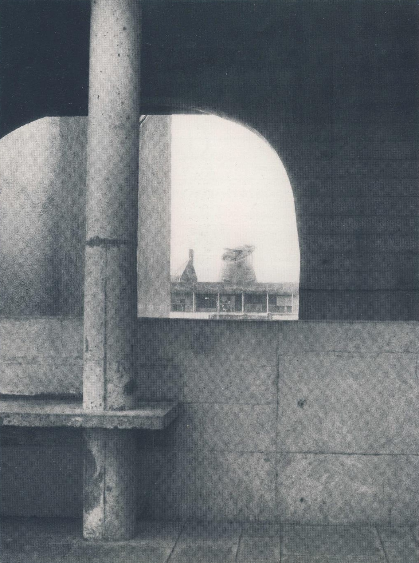 Curtis W. J. R. Le Corbusier: Ideas and Forms. — London, 2001