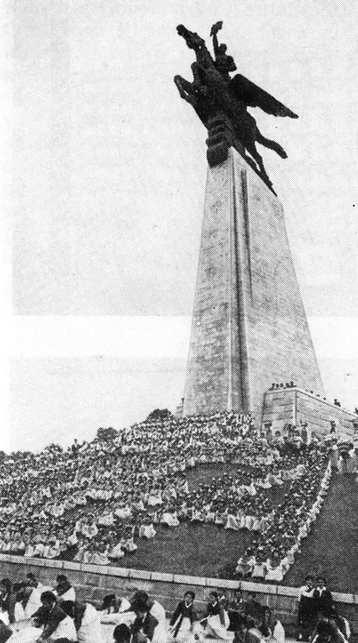 3. Пхеньян. Монумент Чхоллима. 1966 г.