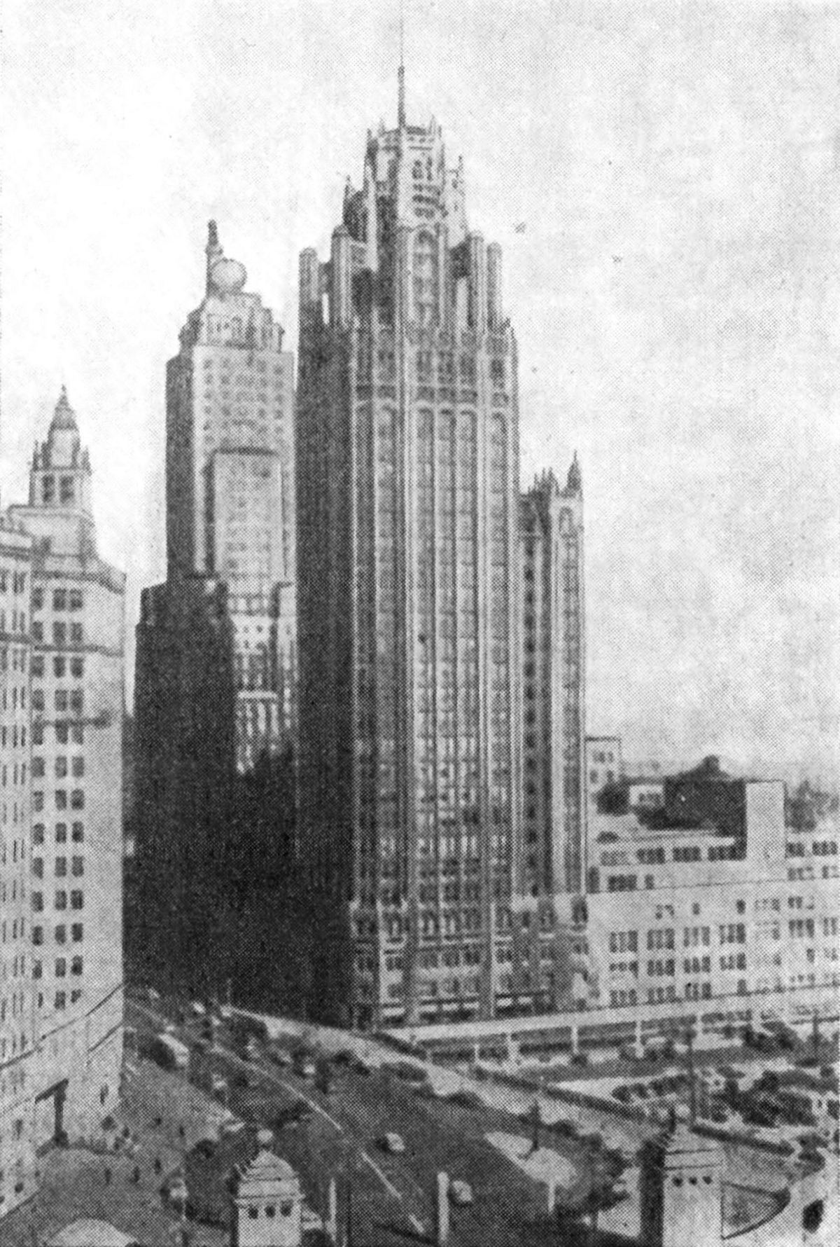4. Чикаго. Здание «Чикаго Трибюн». 1923—1925 гг. Архитекторы Д. М. Хауэлс, Р. Худ