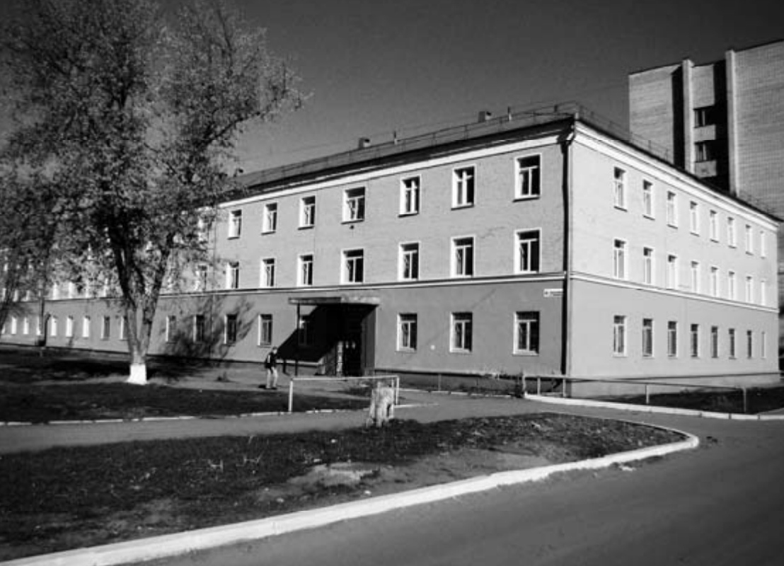 Ул. Промышленная, 52. Заводская поликлиника. 1953—1956 гг.