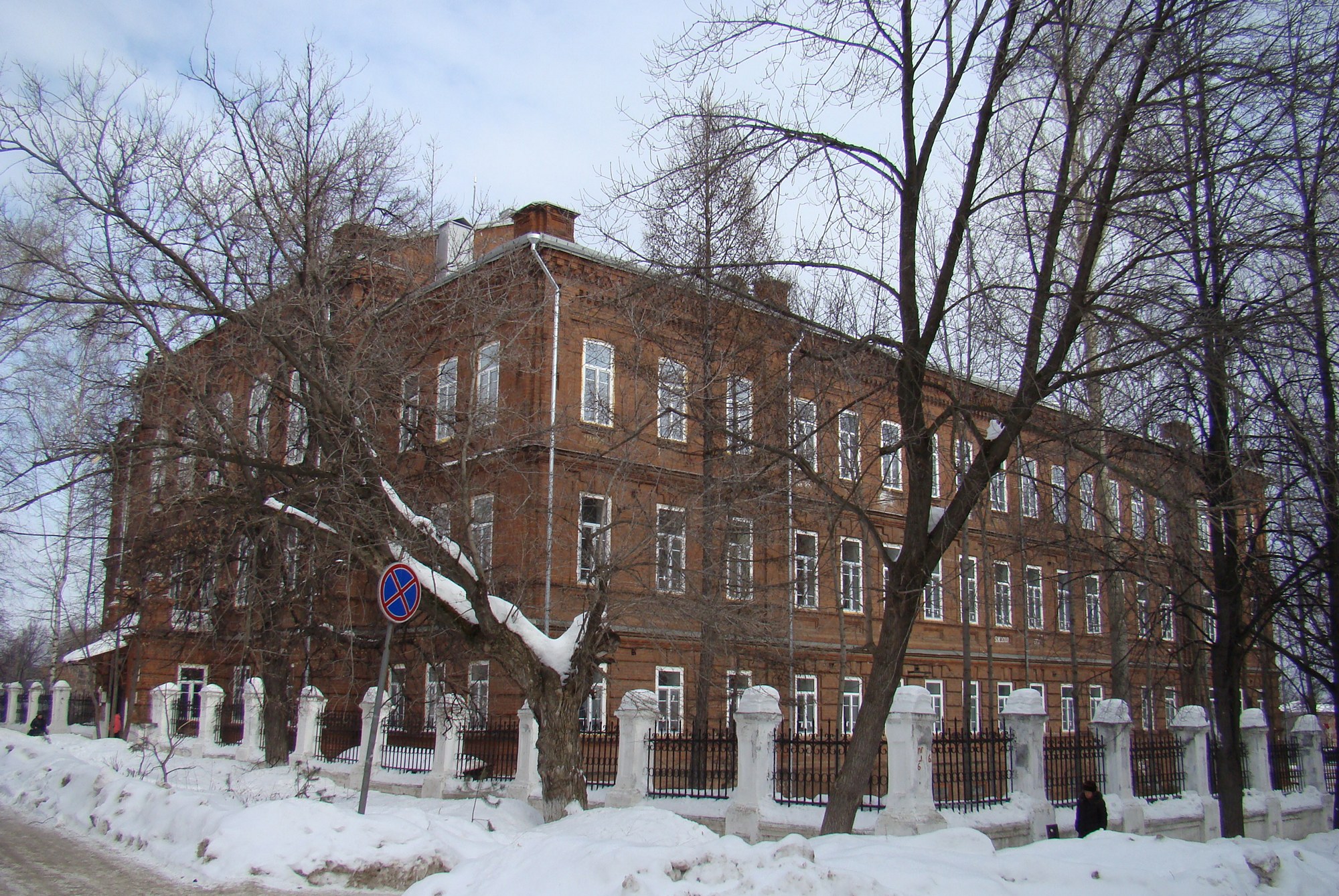 Женская гимназия. Сарапул, ул. Гоголя, 23. Фото М. В. Курочкина. 2013 г.