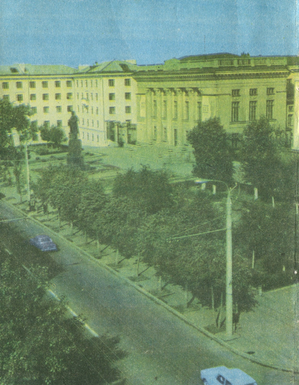 Улица Советская. Сквер перед Республиканской библиотекой им. В. И. Ленина