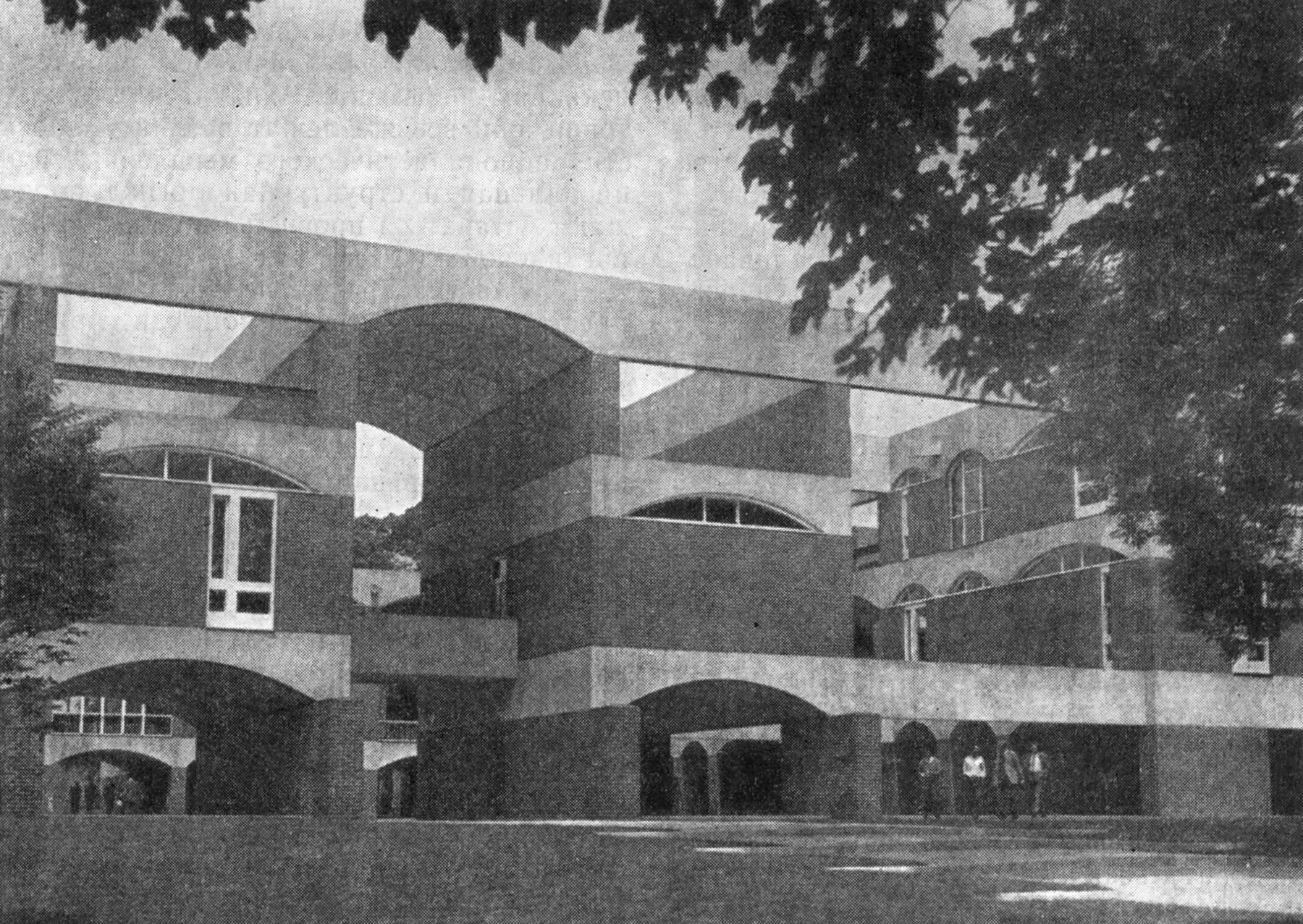 28. Сассекс. Библиотека университета, 1965 г. Архитекторы Б. Спенс и М. Огден. Общий вид и фрагмент