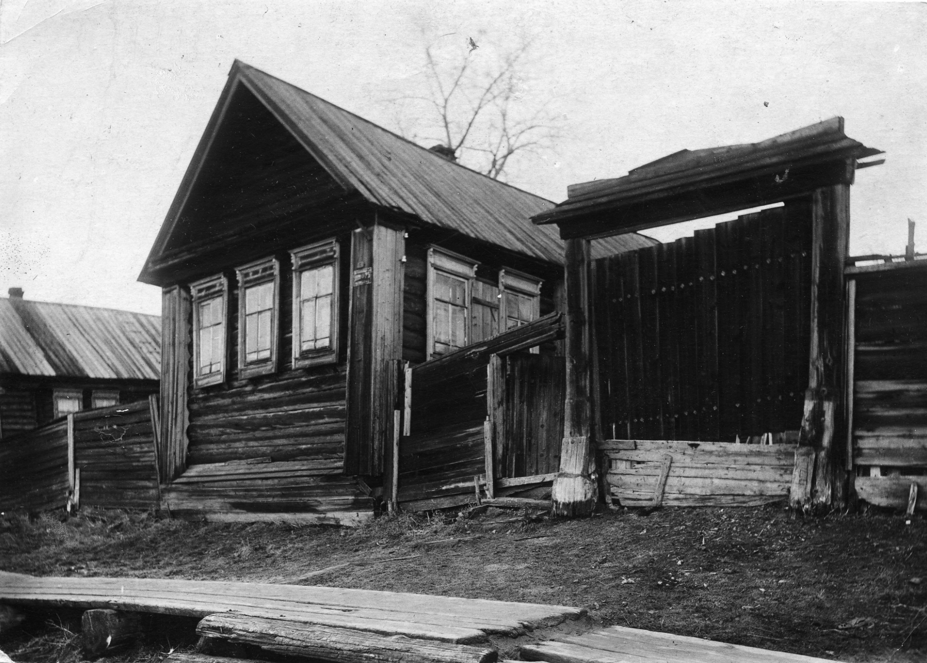 «Дом, в котором жил Пастухов Иван Дмитриевич». Вид с улицы. Фото 1933 года.