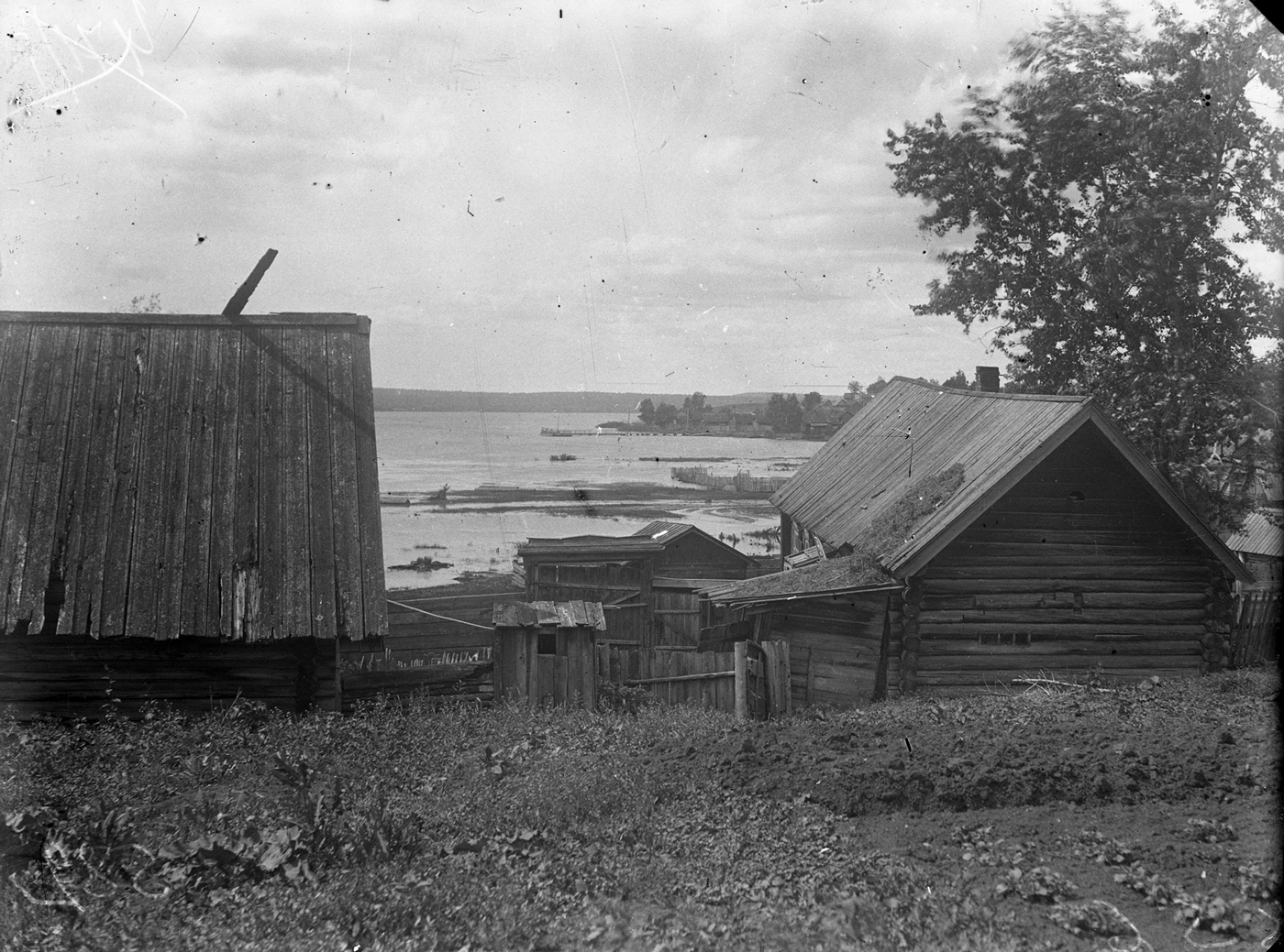 «Дом, в котором жил Пастухов Иван Дмитриевич». Вид со стороны огорода. Фото 1937 года