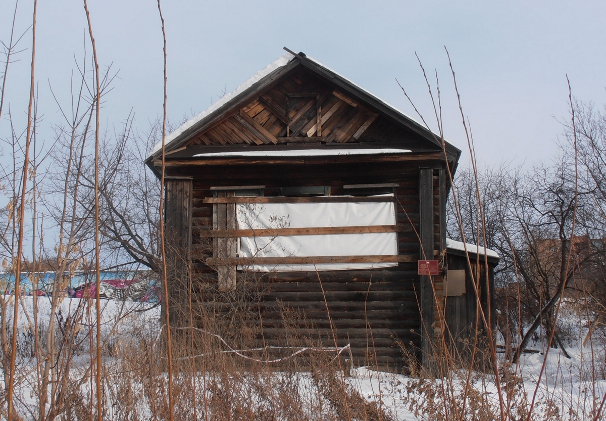 «Дом, в котором жил Пастухов Иван Дмитриевич». Вид со стороны набережной. Фото 2013 года