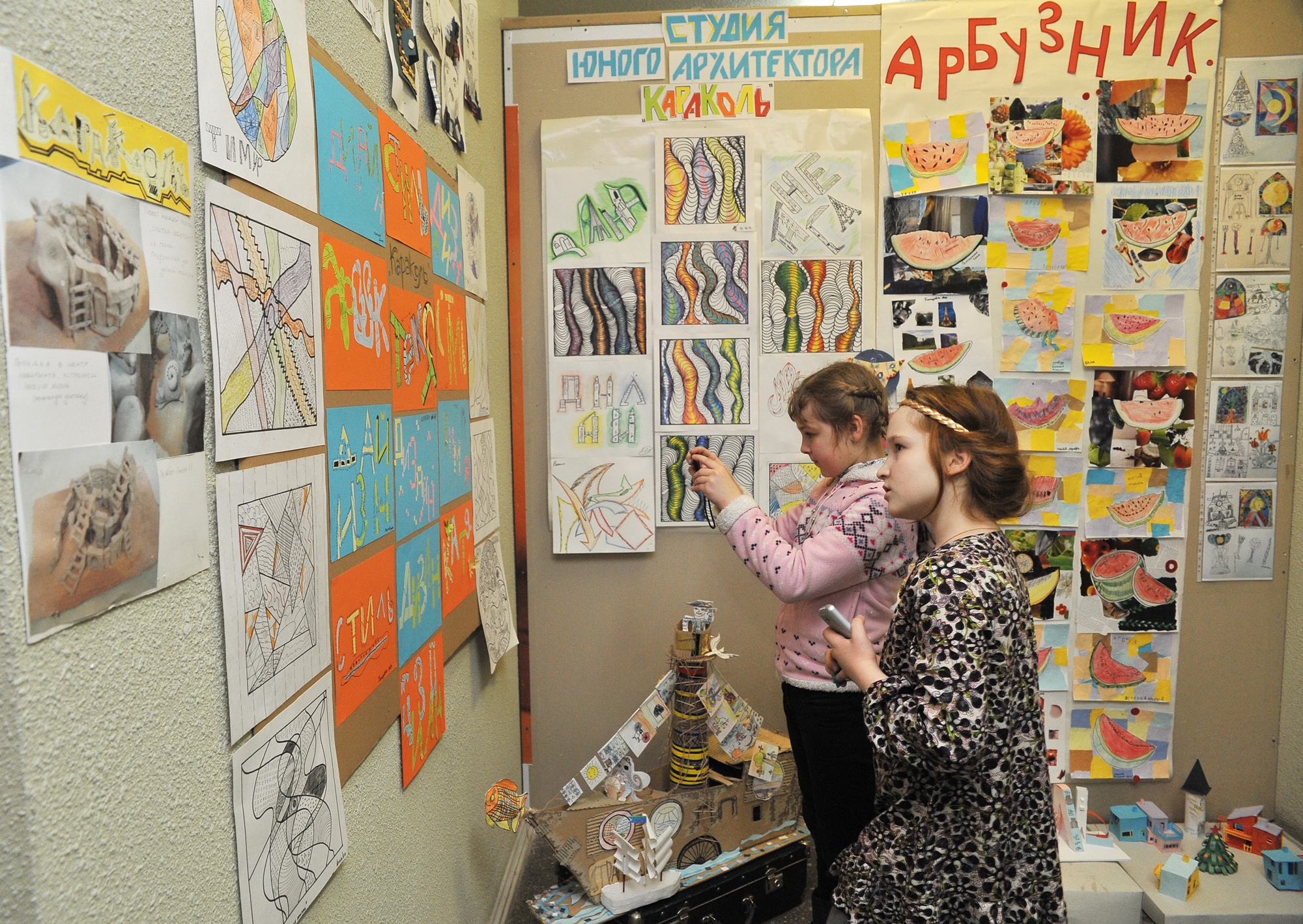 Выставка работ учеников студии «Караколь» в Доме архитектора. Апрель 2014 года