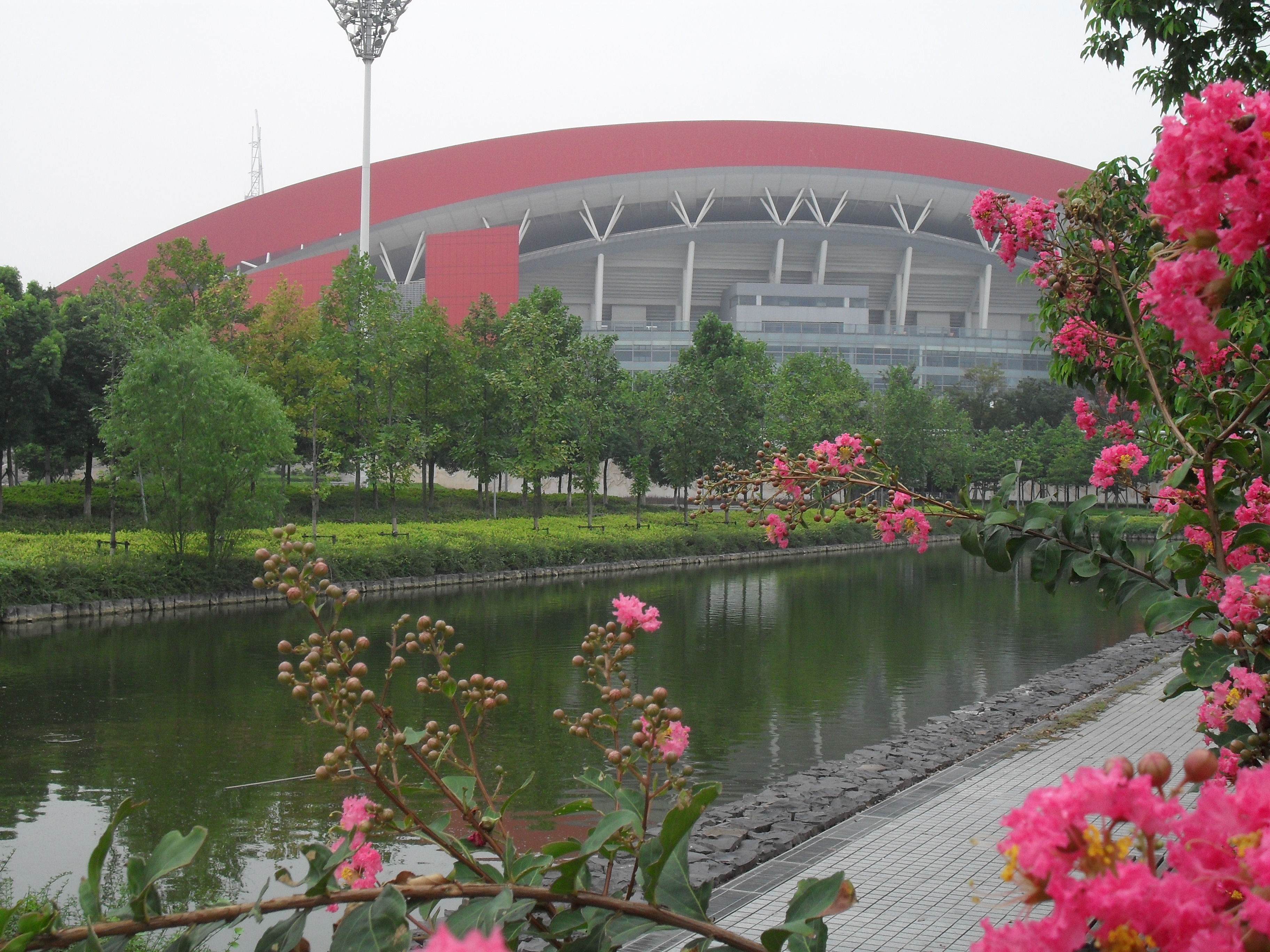 Олимпийский центр Нанкина. Фото: 东京村子. Wikimedia Commons