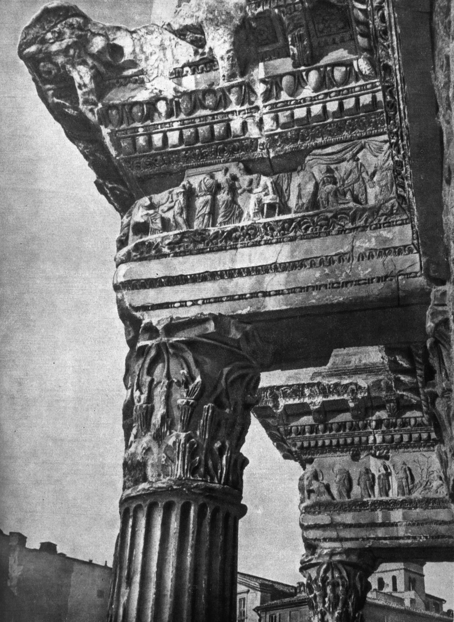 Рим. Фрагмент колоннады Проходного форума конец I в. н. э.