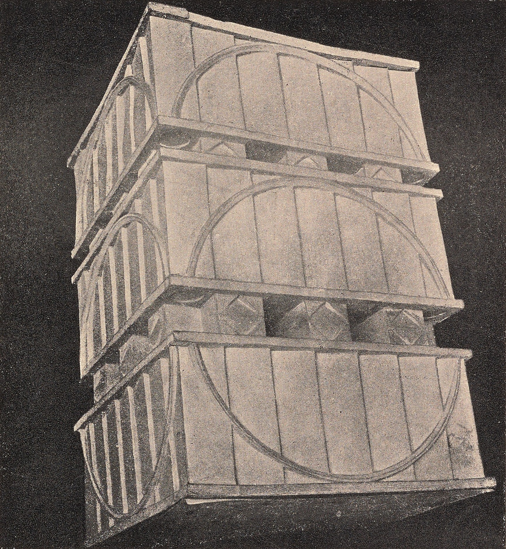 Архитектурное задание на выявление геометрических свойств формы. Работа студента В. А. Петрова, 1920 г. Руководитель профессор Н. А. Ладовский