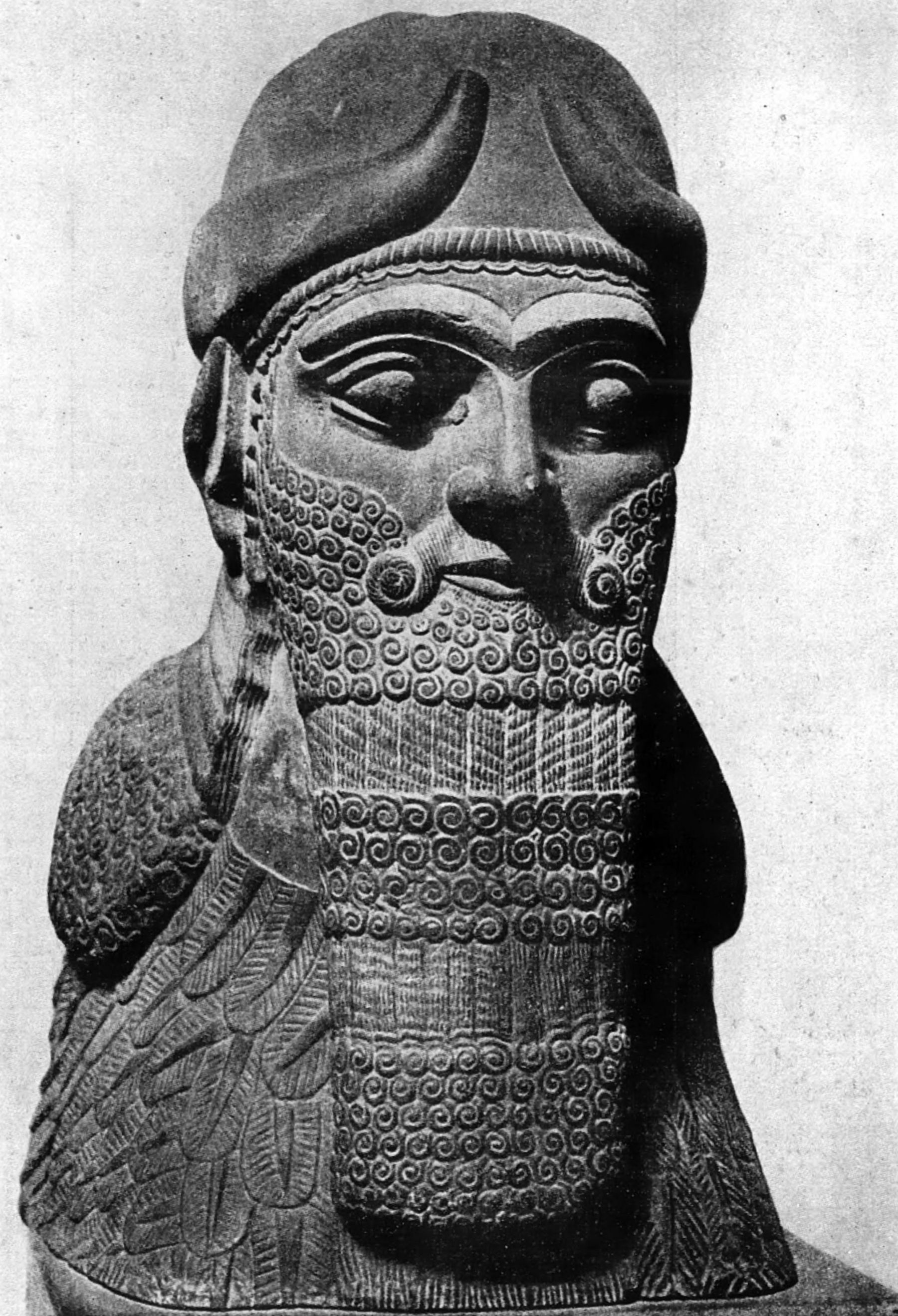 35. Голова крылатого быка. Нимруд. 884—859 гг. Британский Музей.