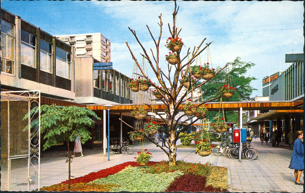 Lijnbaan, Rotterdam, Netherlands. Architects: Jacob Berend Bakema (1914–1981), Johannes Hendrik van den Broek (1898—1978). Image Date: 1953. Postcard. Source: RIBA