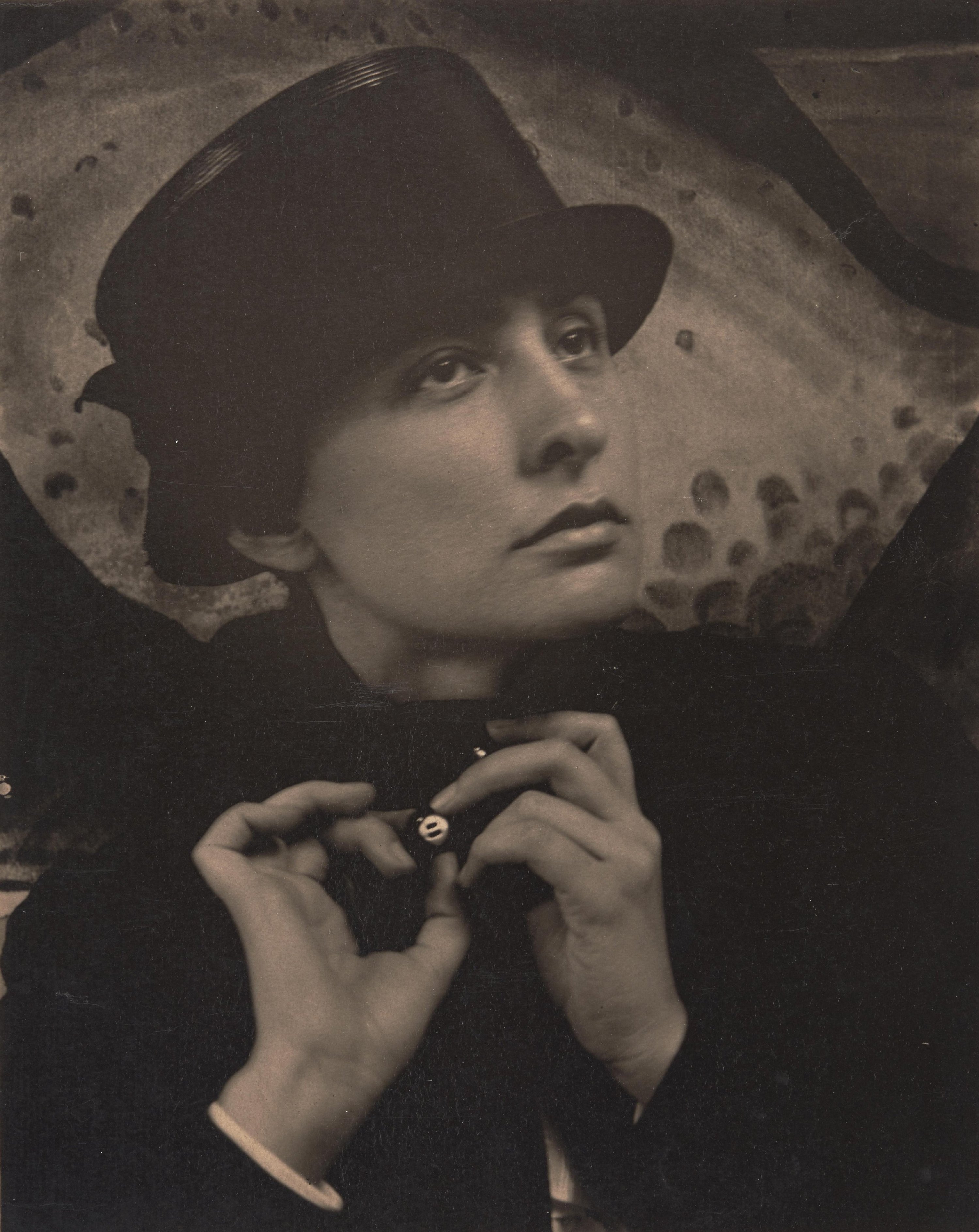 Georgia O'Keeffe. 1918. Photo: Alfred Stieglitz (1864–1946). Source: Philadelphia Museum of Art