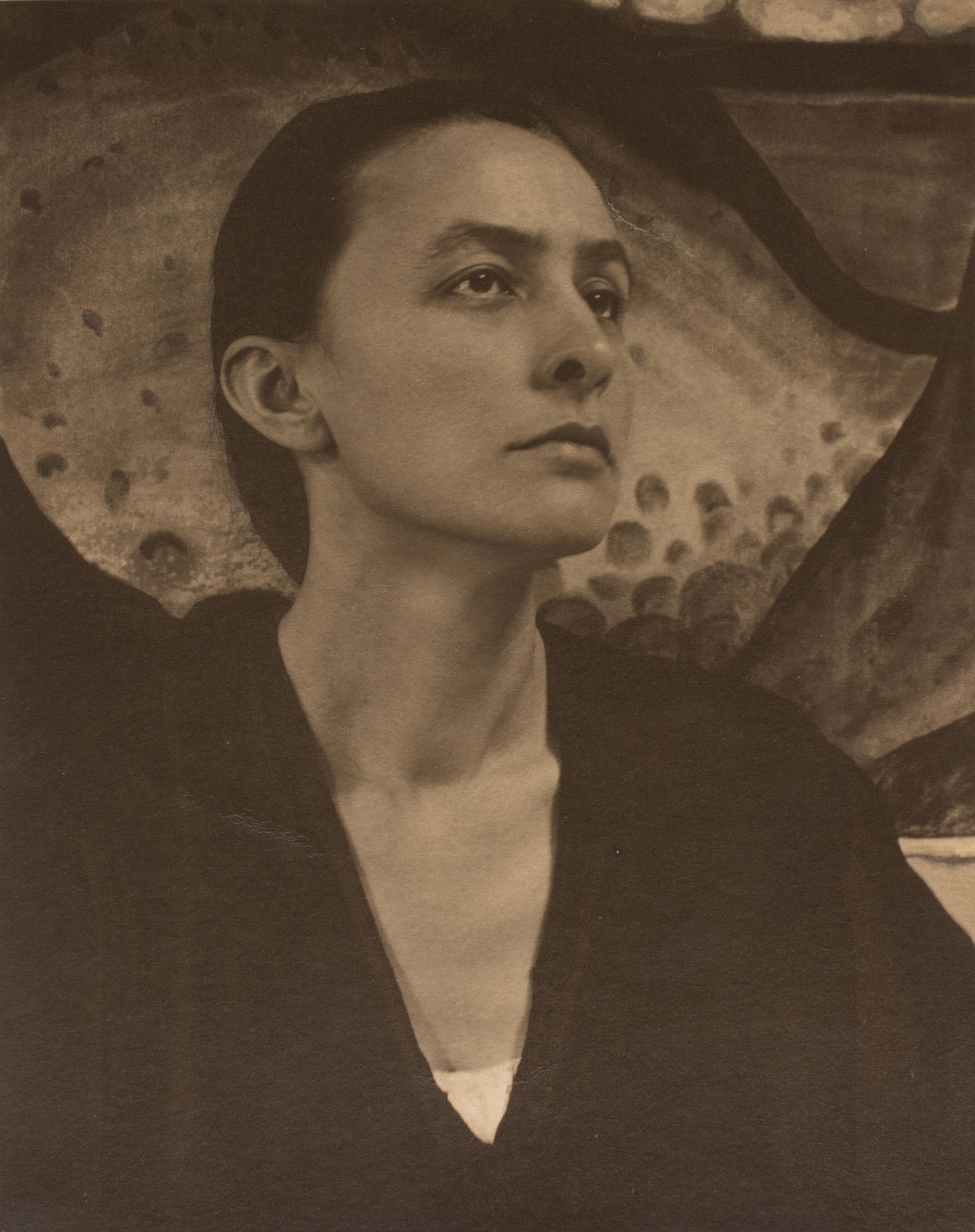 Georgia O'Keeffe. 1918. Photo: Alfred Stieglitz (1864–1946). Source: Philadelphia Museum of Art