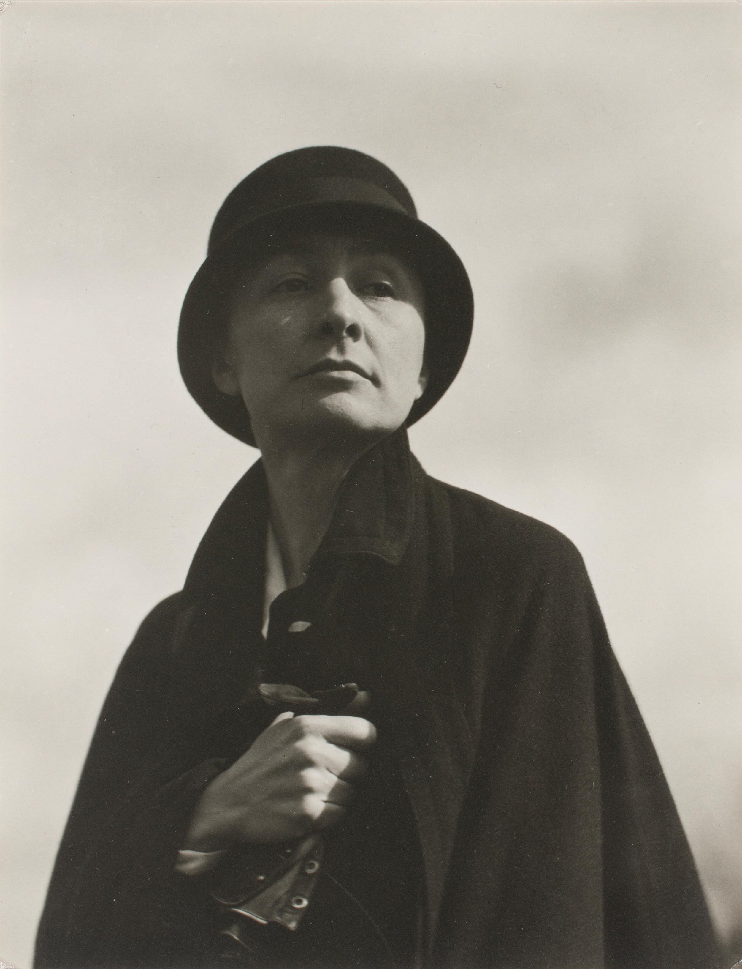 Georgia O'Keeffe. 1924. Photo: Alfred Stieglitz (1864–1946). Source: Philadelphia Museum of Art