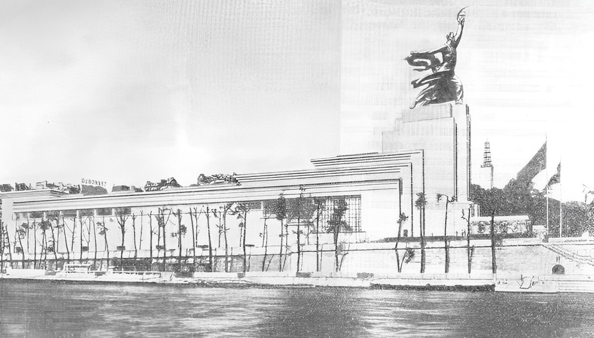 Советский павильон на Международной выставке в Париже. Архит. Б. Иофан, скульптор В. Мухина. 1937 г.