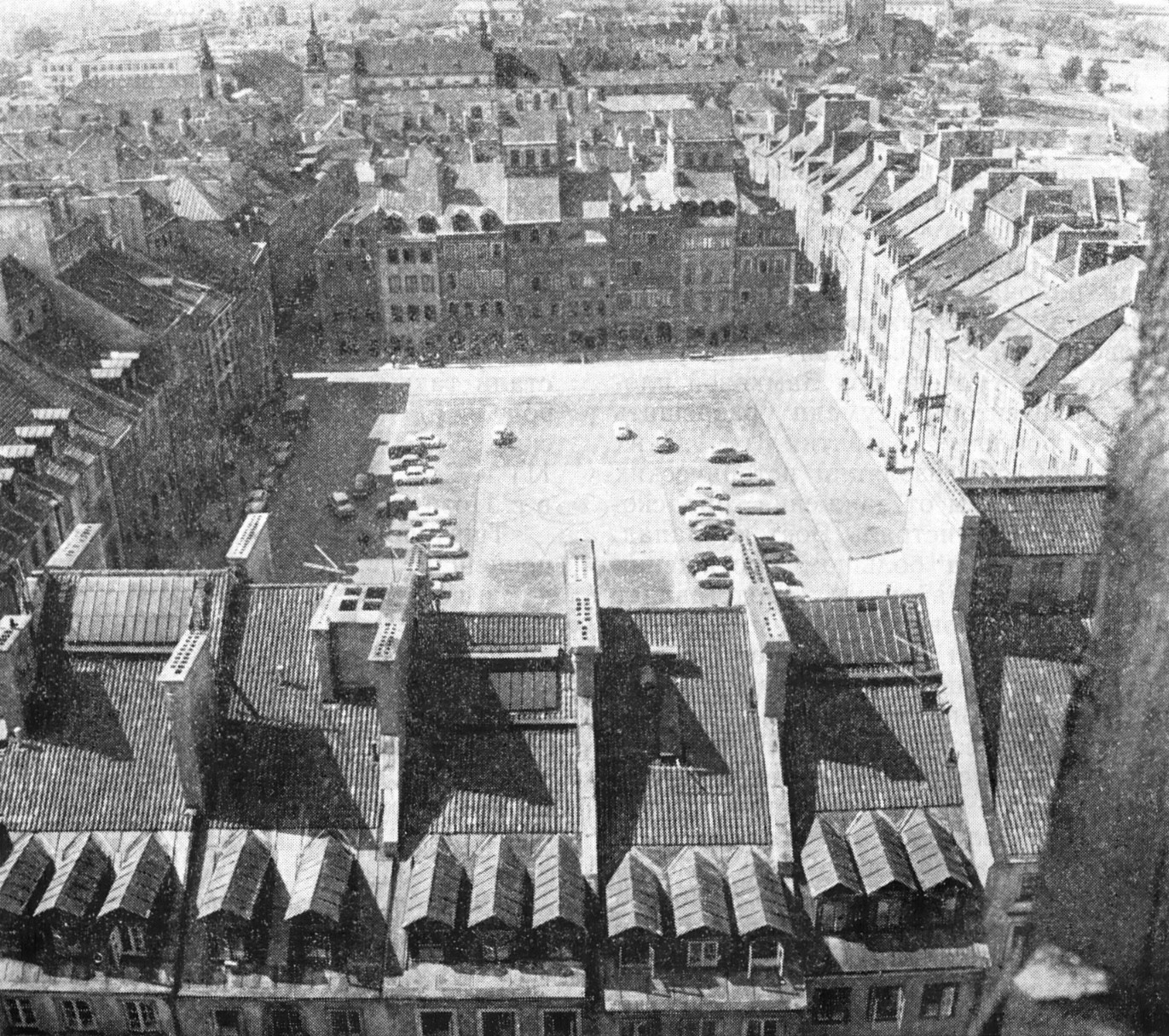 5. Варшава. Рыночная площадь старого города в середине 50-х гг. после восстановления