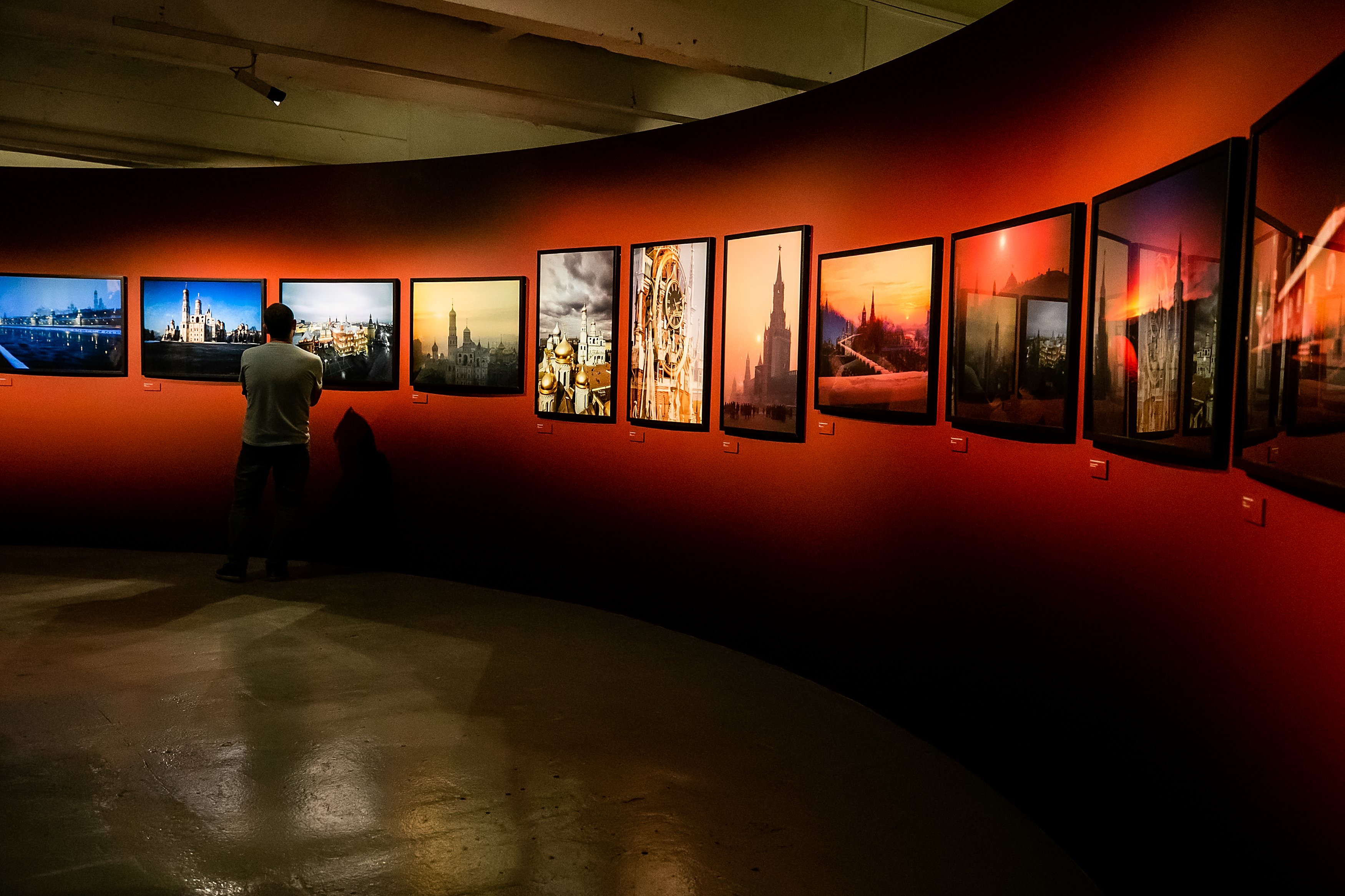 28 июля 2023 в Музее Москвы открылась выставка «Николай Рахманов. Цвет московской фотографии»