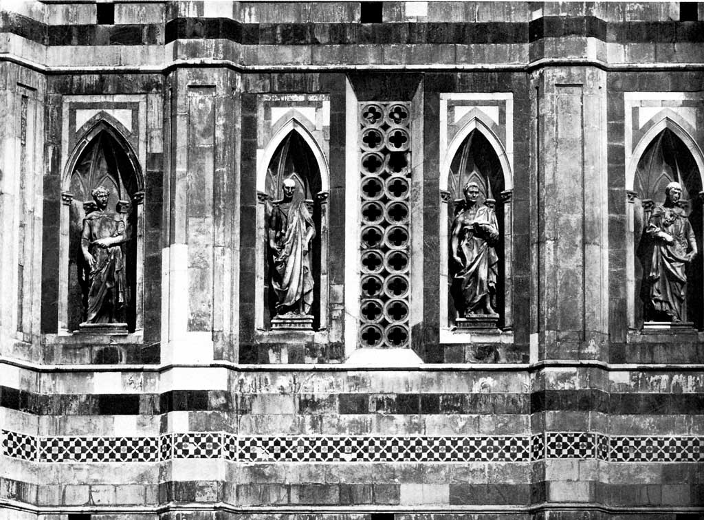 Рис. 24. Донателло и Россо. Четыре статуи на западной стороне кампаниллы Флорентийского собора