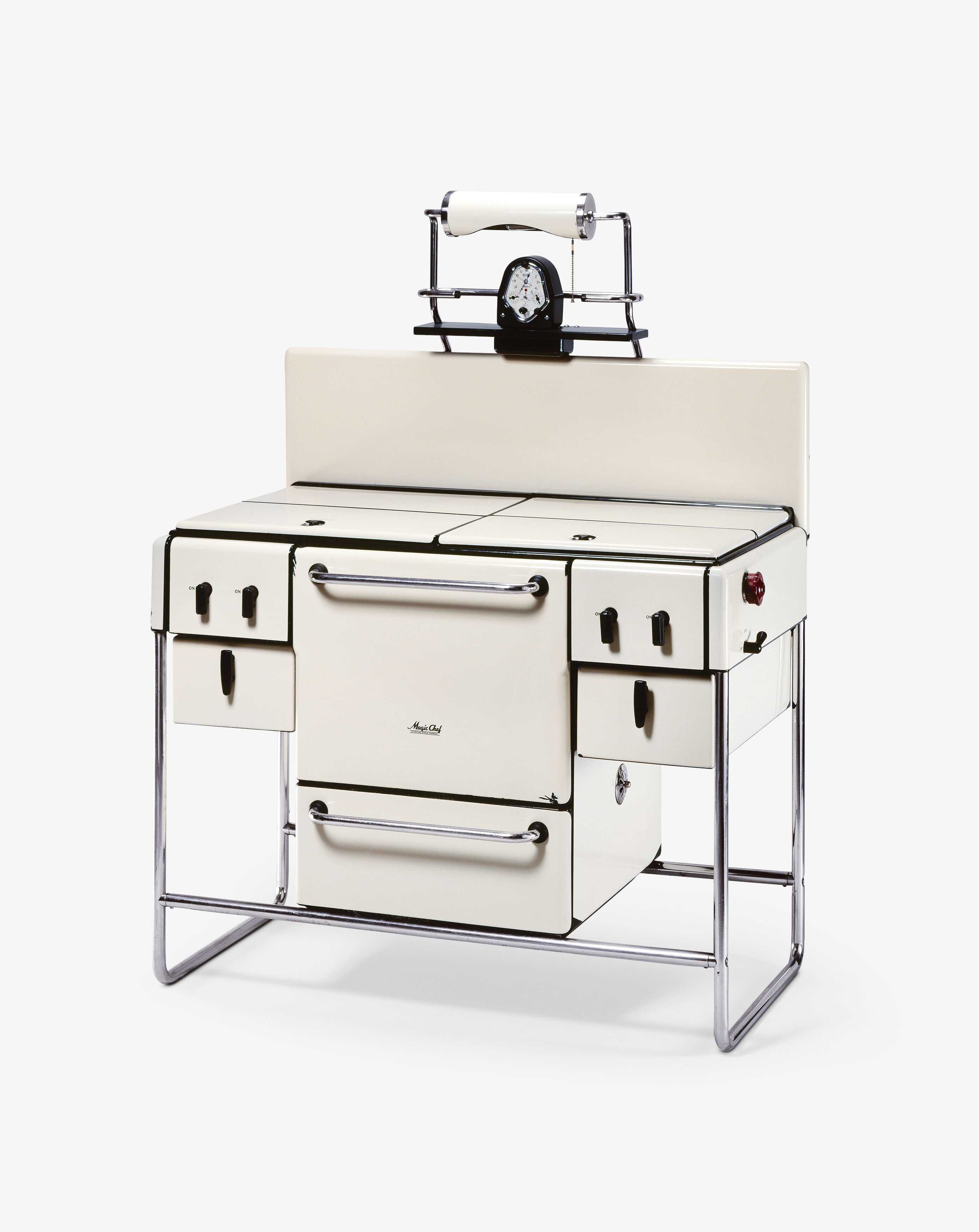 American Stove Company. Кухонная плита Magic Chef, серия 1400, представлена в 1935 году. Фотография Линтона Гардинера. Коллекция The Wolfsonian — Florida International University. American Stove Co., Magic Chef stove, series 1400, introduced 1935. (Lynton Gardiner / The Wolfsonian–Florida International University)