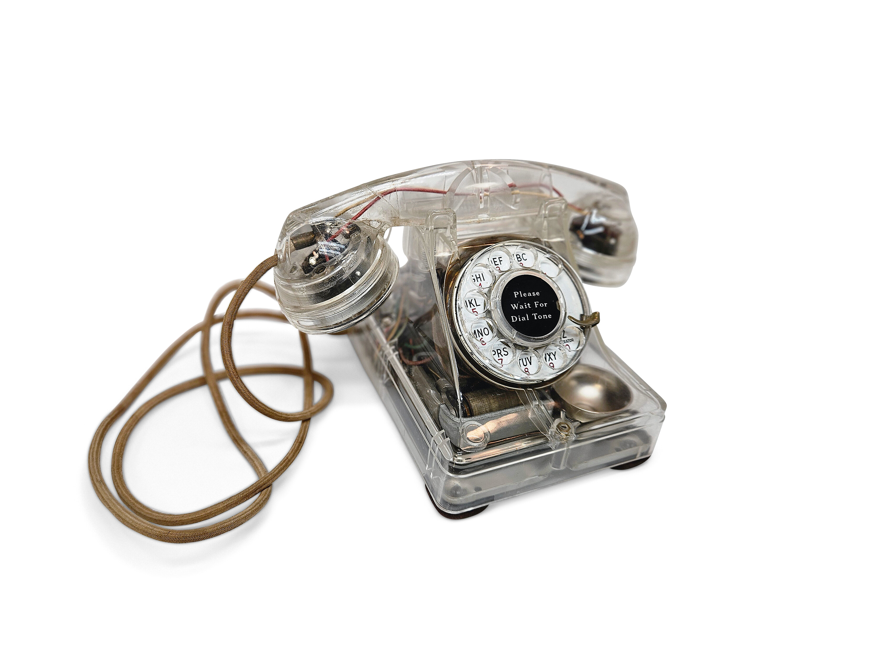 Джордж Р. Лам для Western Electric Co. Настольный телефон, модель 302, 1938. Архивный и исторический центр AT&T. George R. Lum for Western Electric Co., Telephone, model 302, desk set 1938. (AT&T Archives and History Center)