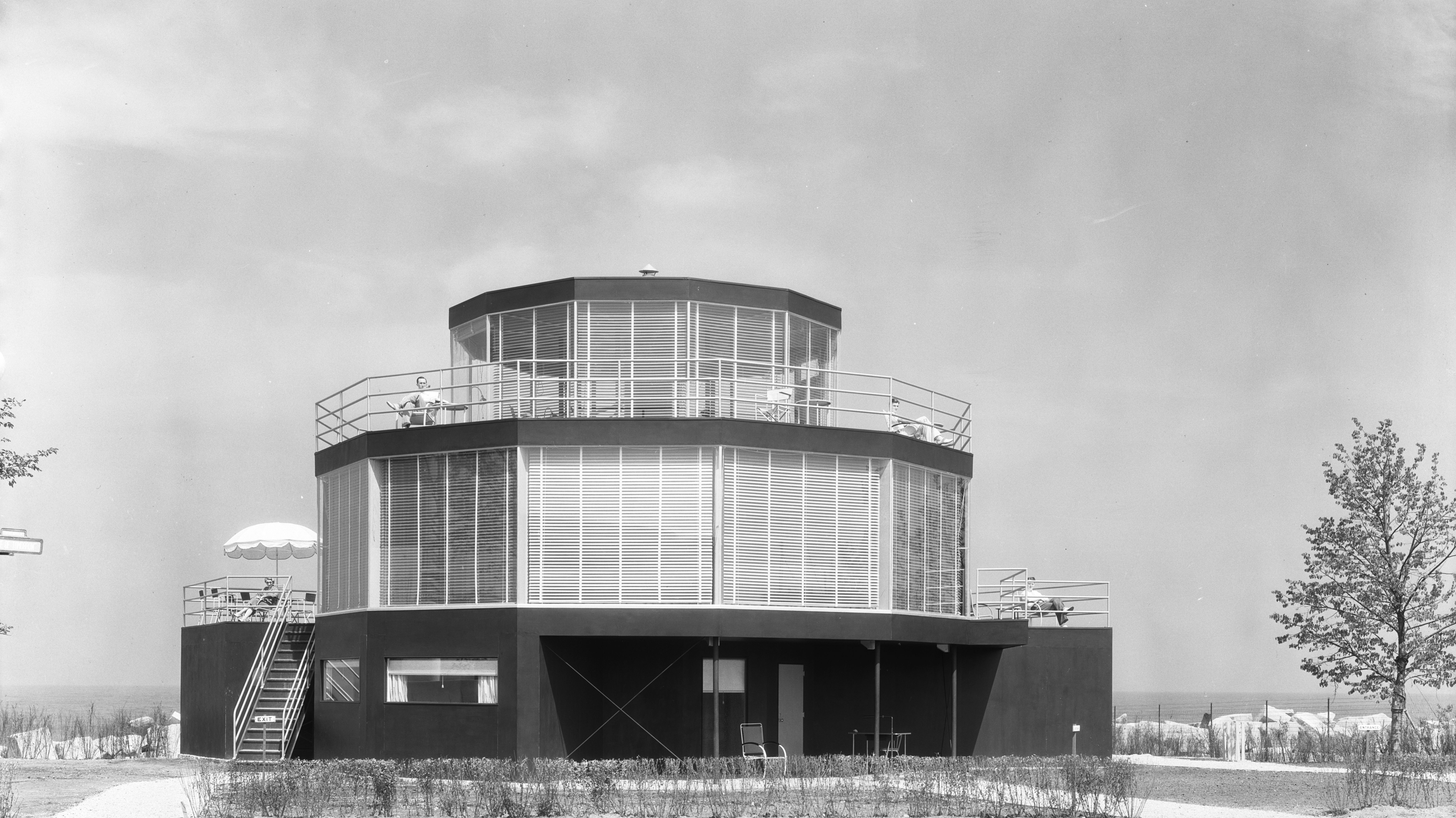 «Дом завтрашнего дня» (House of Tomorrow), 1934. Музей истории Чикаго. Коллекция Hedrich-Blessing. The House of Tomorrow. 1934. Chicago History Museum. Hedrich-Blessing Collection.
