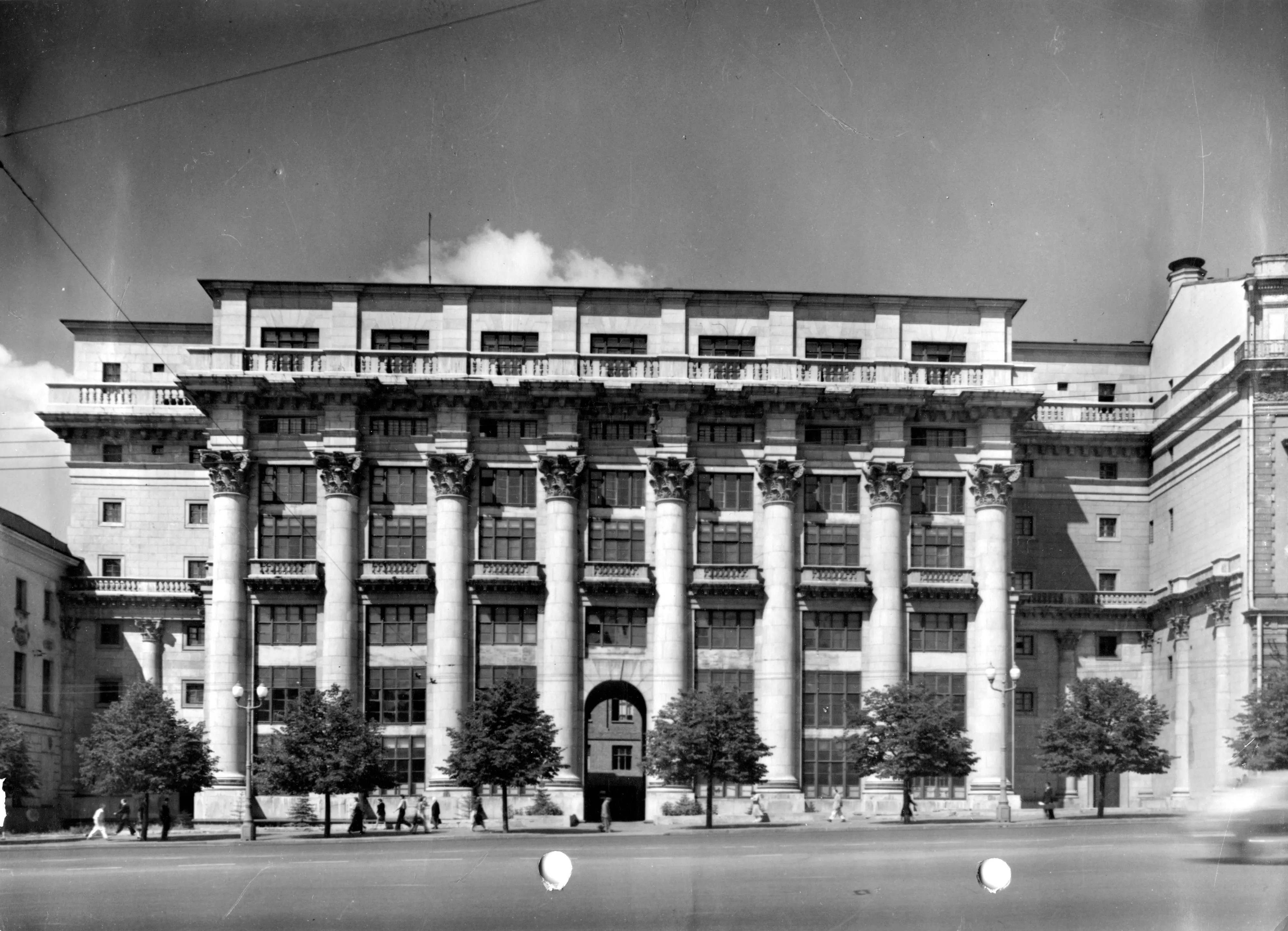 Жилой дом на Моховой улице в Москве. 1953. Источник: Государственный музей архитектуры имени А. В. Щусева