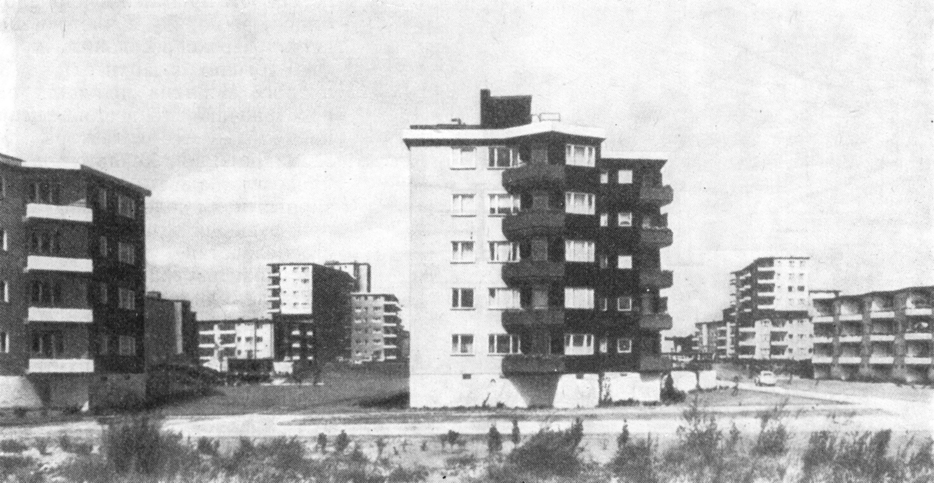 7. Жилой квартал Шарлоттенбург-Норд (Сименсштадт), 1956—1961. Арх. Г. Шарун. Общий вид, планы жилых домов разных типов