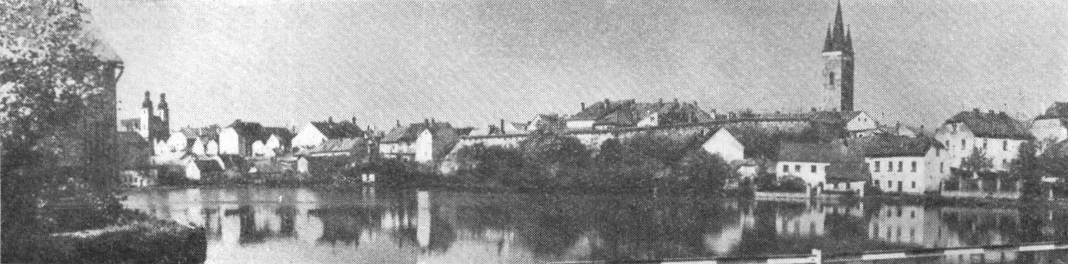 17. Тельч. Панорама городской застройки. Дома на центральной площади