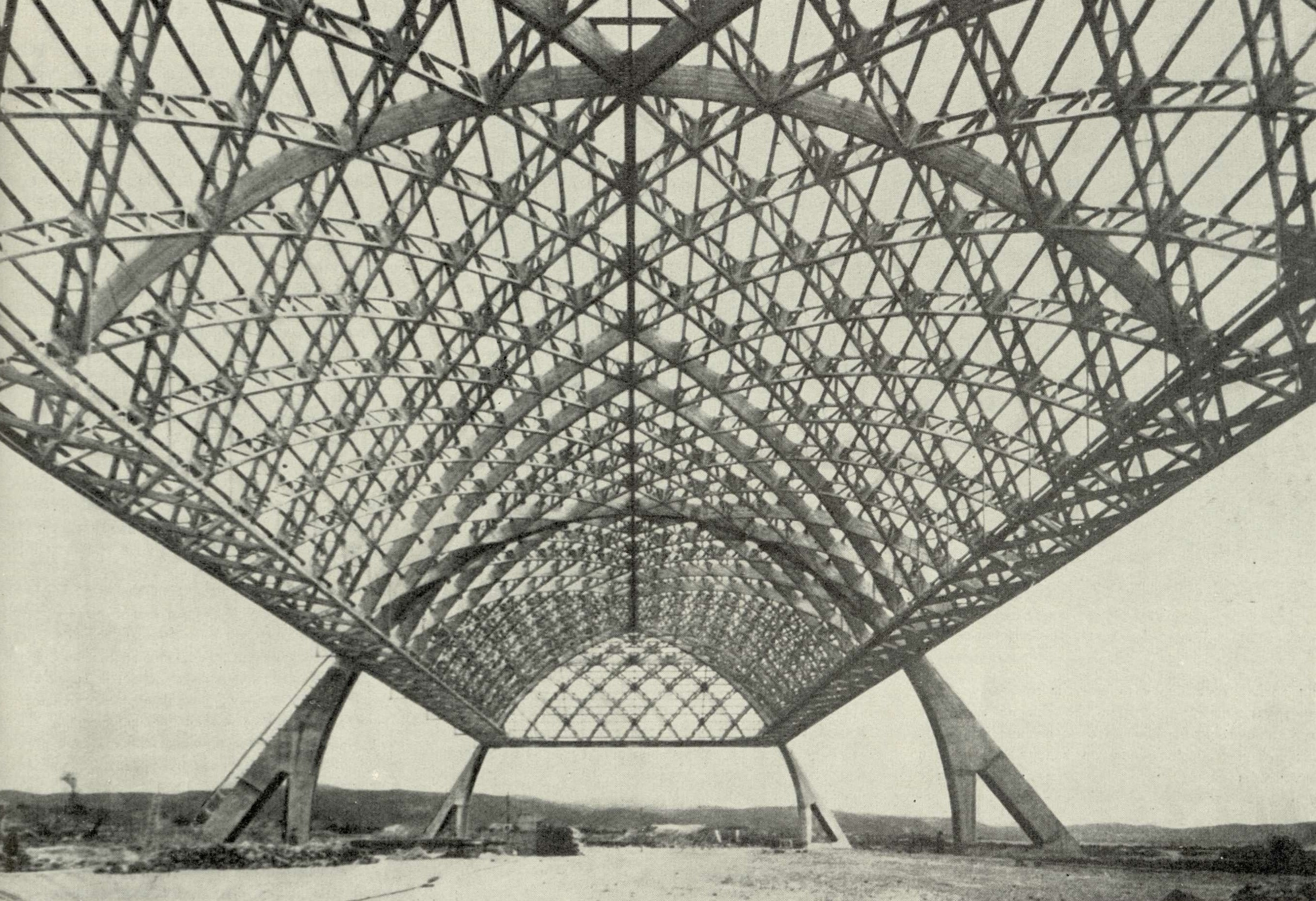 Авиационный ангар. Архитектор П. Л. Нерви.