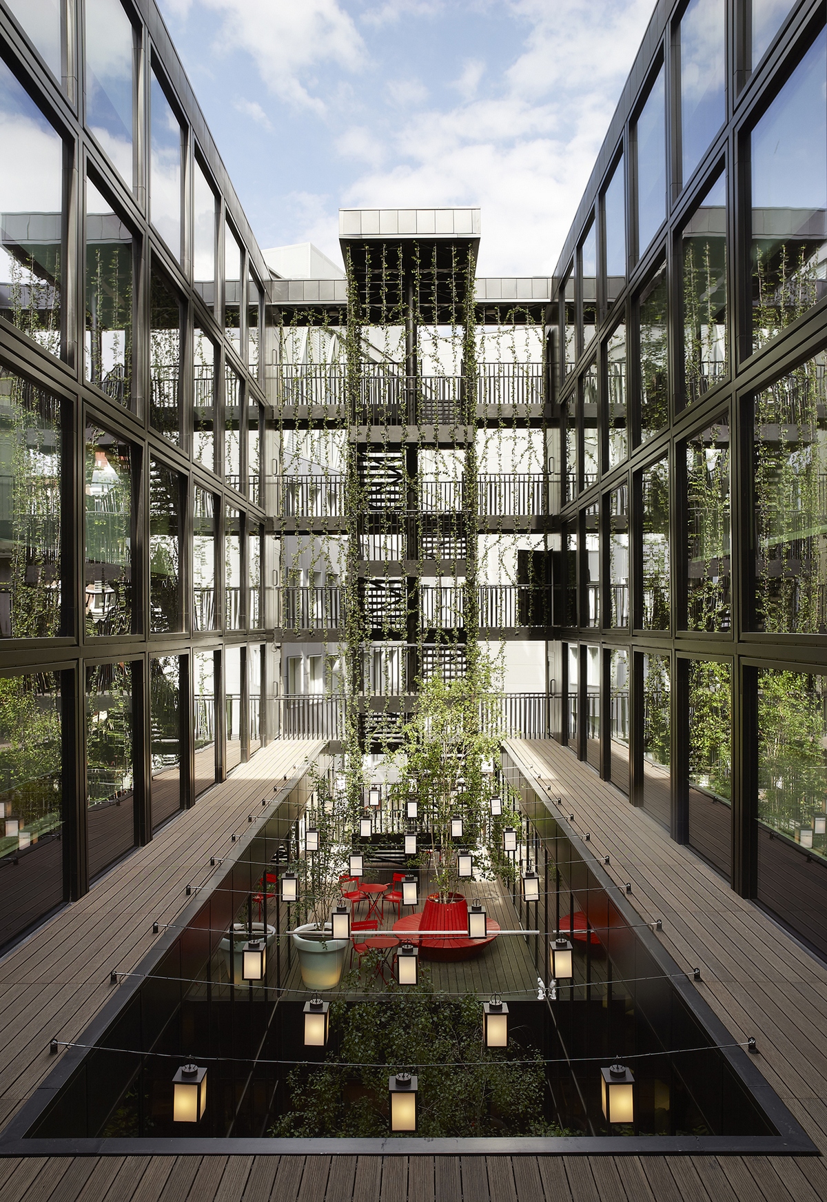 Первое место в категории «Отели и отдых». Отель CitizenM Bankside, построенный по проекту компании Concrete Architectural Associates для голландской фирмы сitizenM, находится в Лондоне.