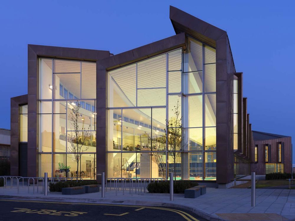 Первое место в категории «Спорт». Произведение архитектурного бюро Wilkinson Eyre Architects (автор — Джулиан Абрамс). Спортивно-развлекательный центр Slpashpoint расположен в городе Уэртинг, в графстве Сассекс на юге Англии.