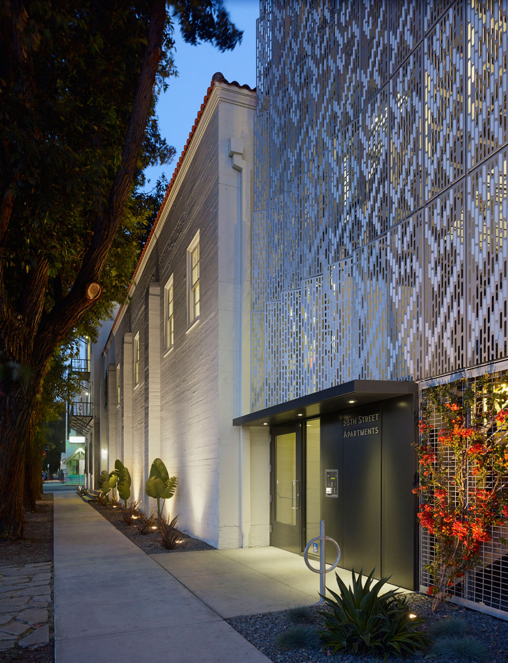Первое место в категории «Жилые здания». Здание на 28-й улице Лос-Анджелеса, построенное по проекту Эрика Штауденмайера из компании Koning Eizenberg Architecture.