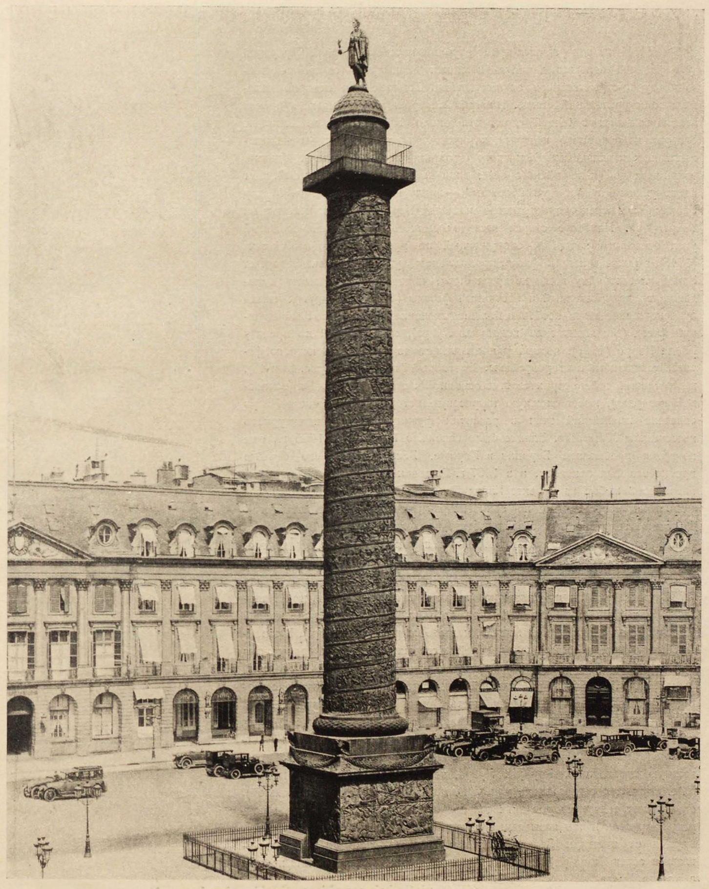 37. Площадь Вандом, колонна Наполеона I. La colonne de la place Vendôme