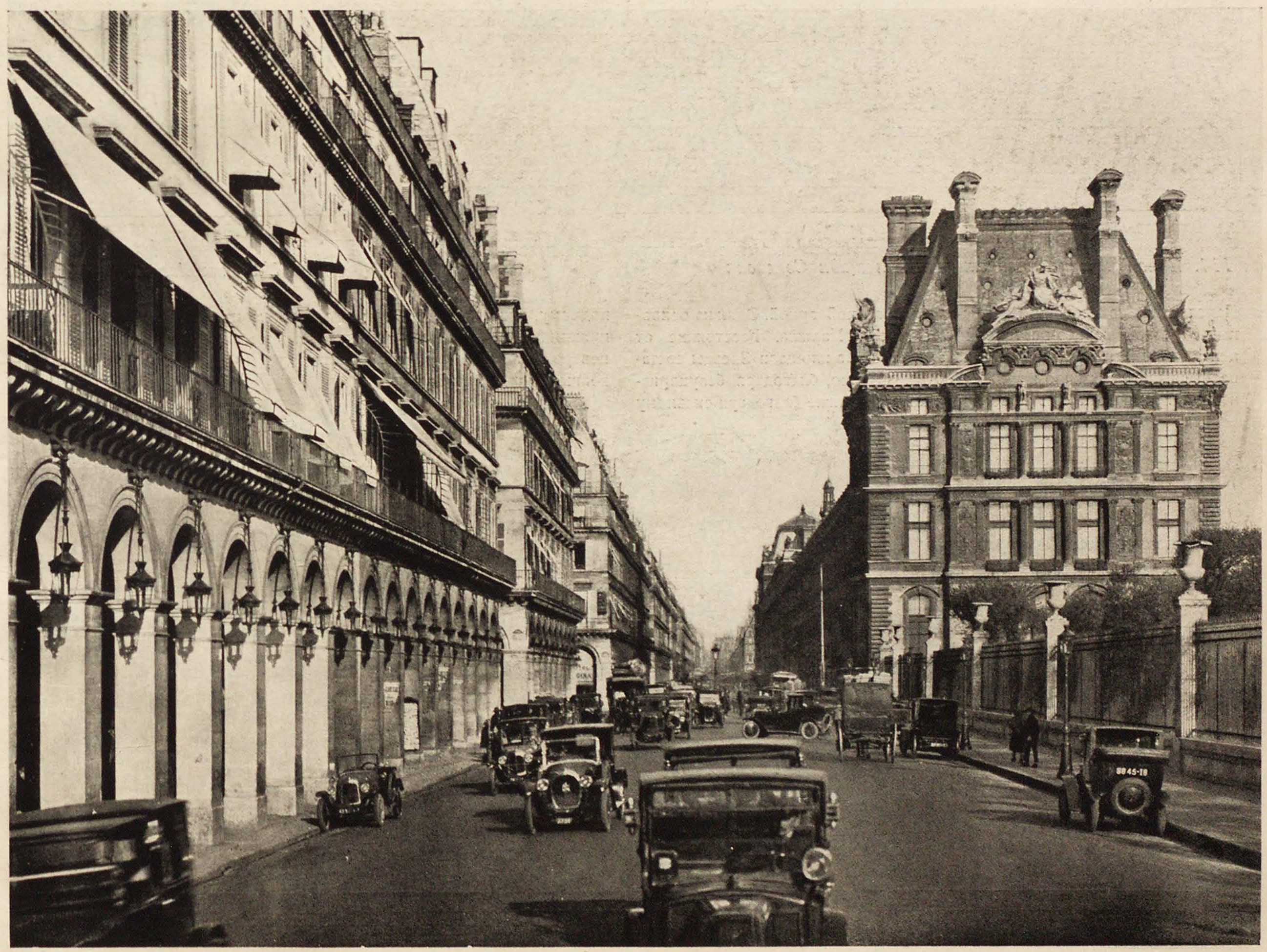 113. Улица Риволи в сторону Лувра. La rue de Rivoli