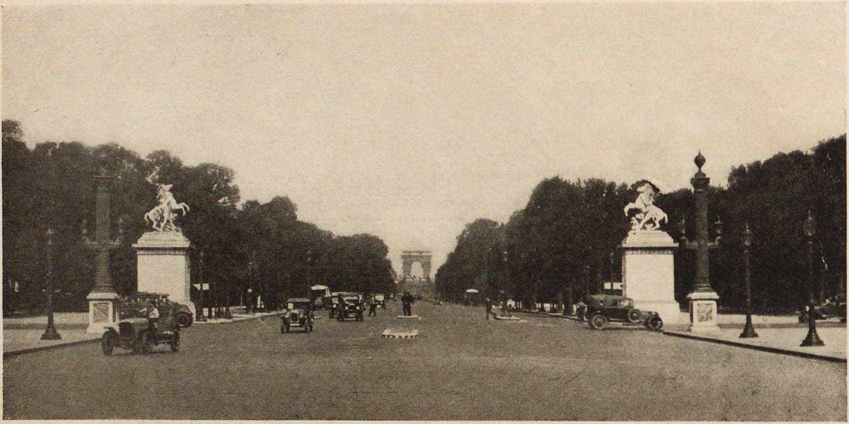 114. Елисейские поля со стороны площади Согласия. L’avenue des Champs Élysées