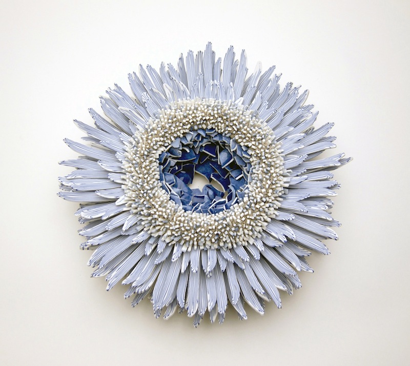 Blue&White porcelain shards flower. No.1, 2014. 12×27×27 см. Осколки фарфора, обожжённая глина.