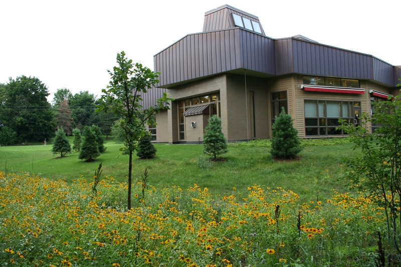 Филиал Окружной библиотеки г. Энн-Арбор в Крик Малеттс (Malletts Creek Branch).