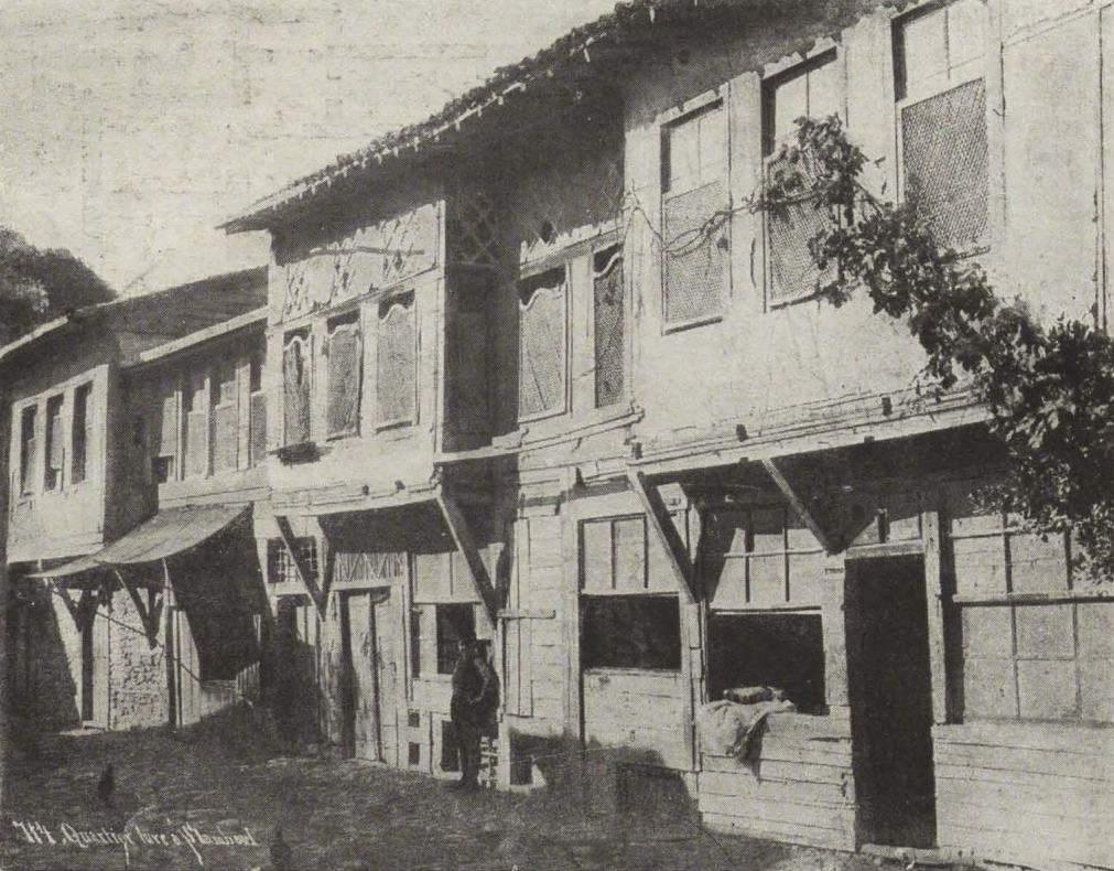 Старые жилые дома в Стамбуле.