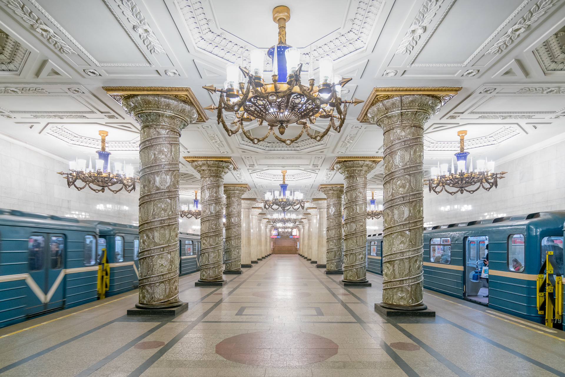Станция метро автово спб