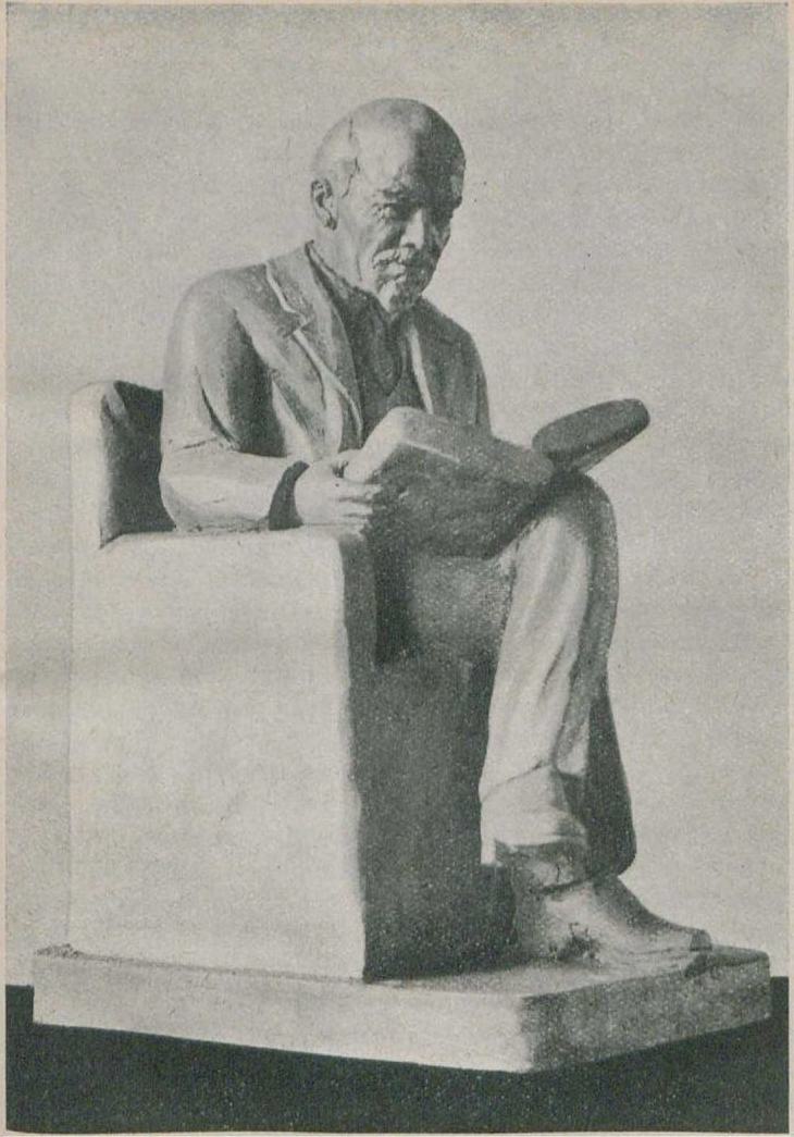 Скульптура Ленина работы М. М. Ольконе (Глина)